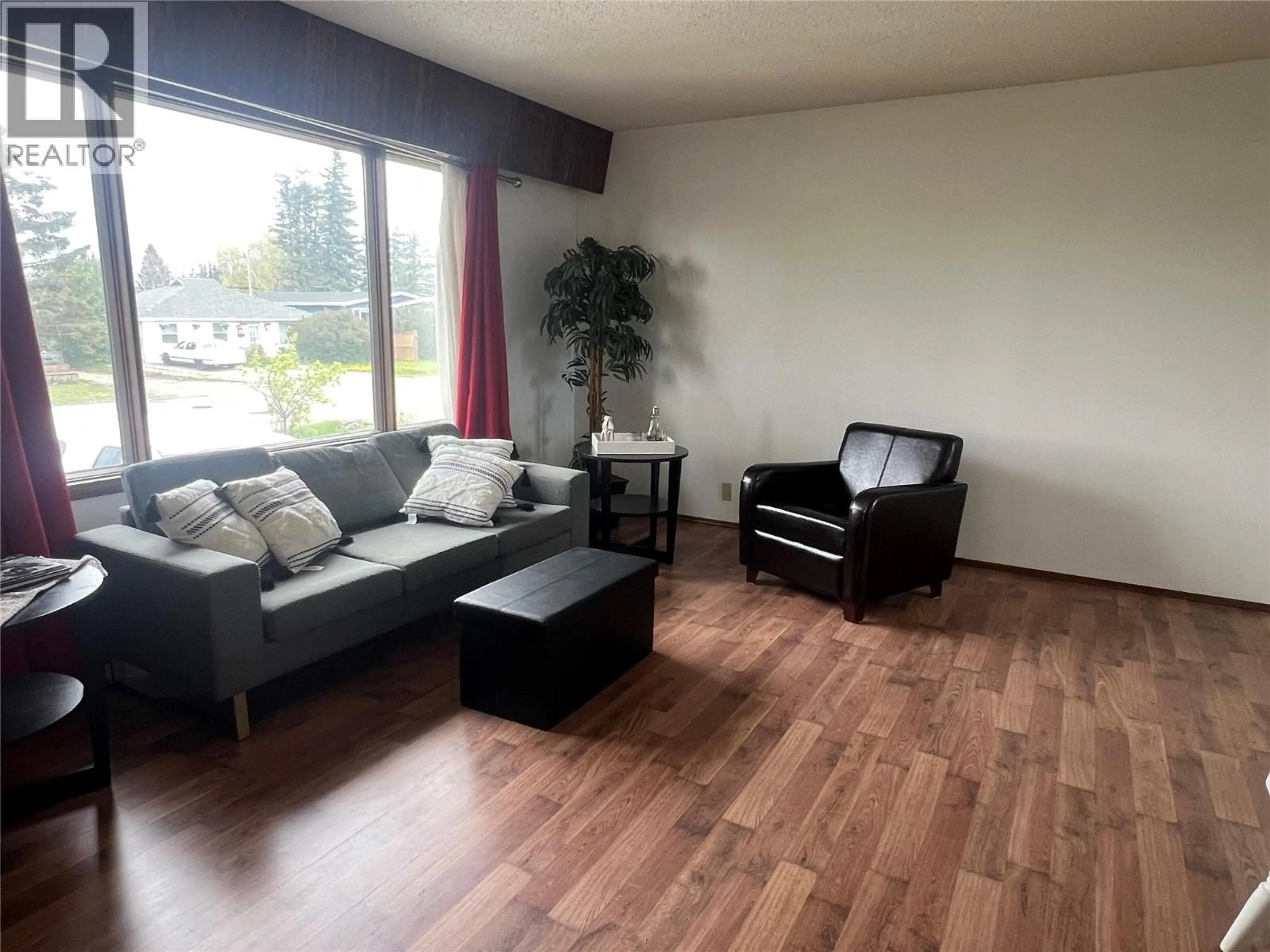 Living room with furniture, wood/laminate floor for 1029 118 AVENUE, Dawson Creek British Columbia V1G3H4