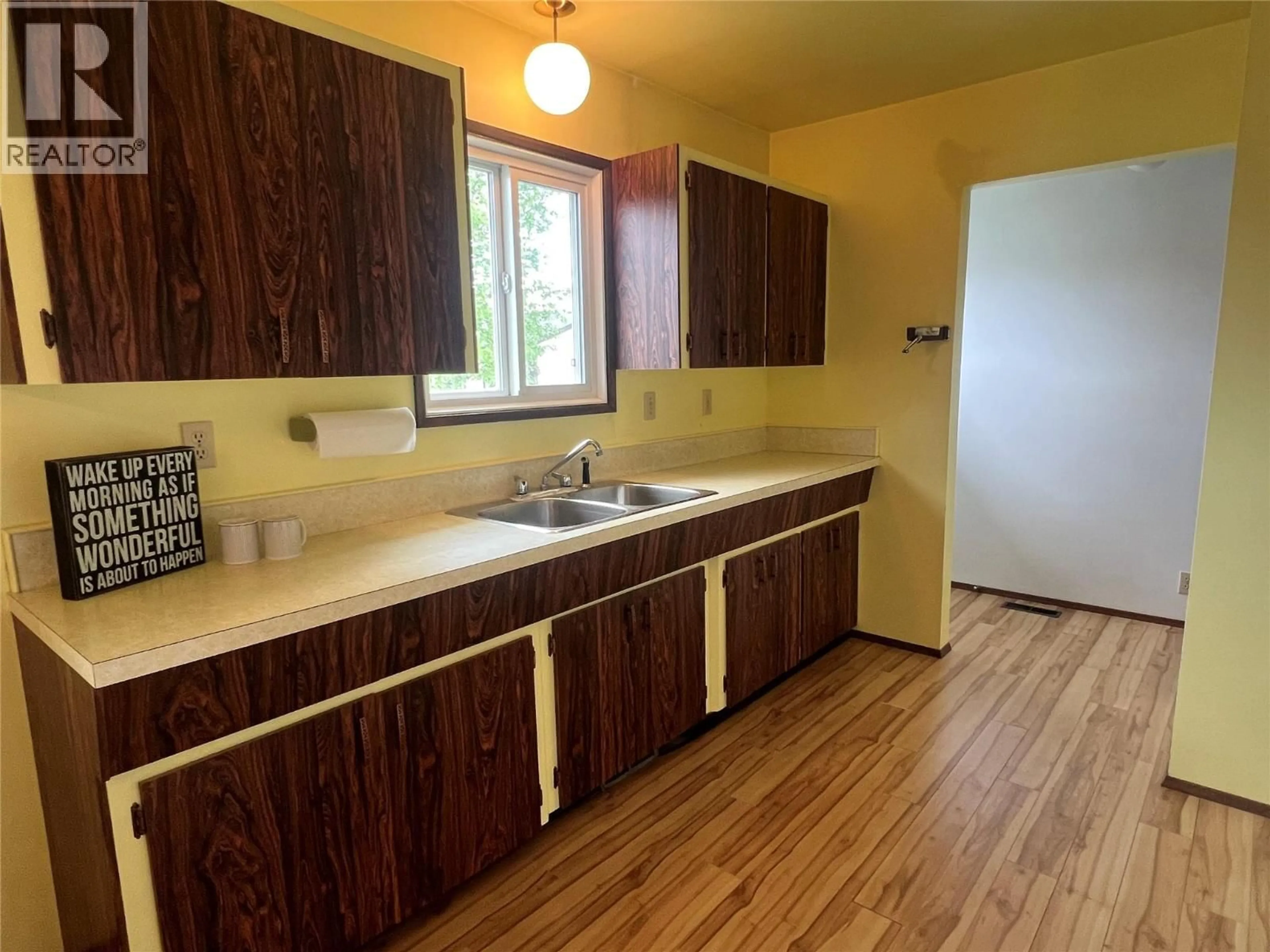 Standard kitchen, unknown for 1029 118 AVENUE, Dawson Creek British Columbia V1G3H4