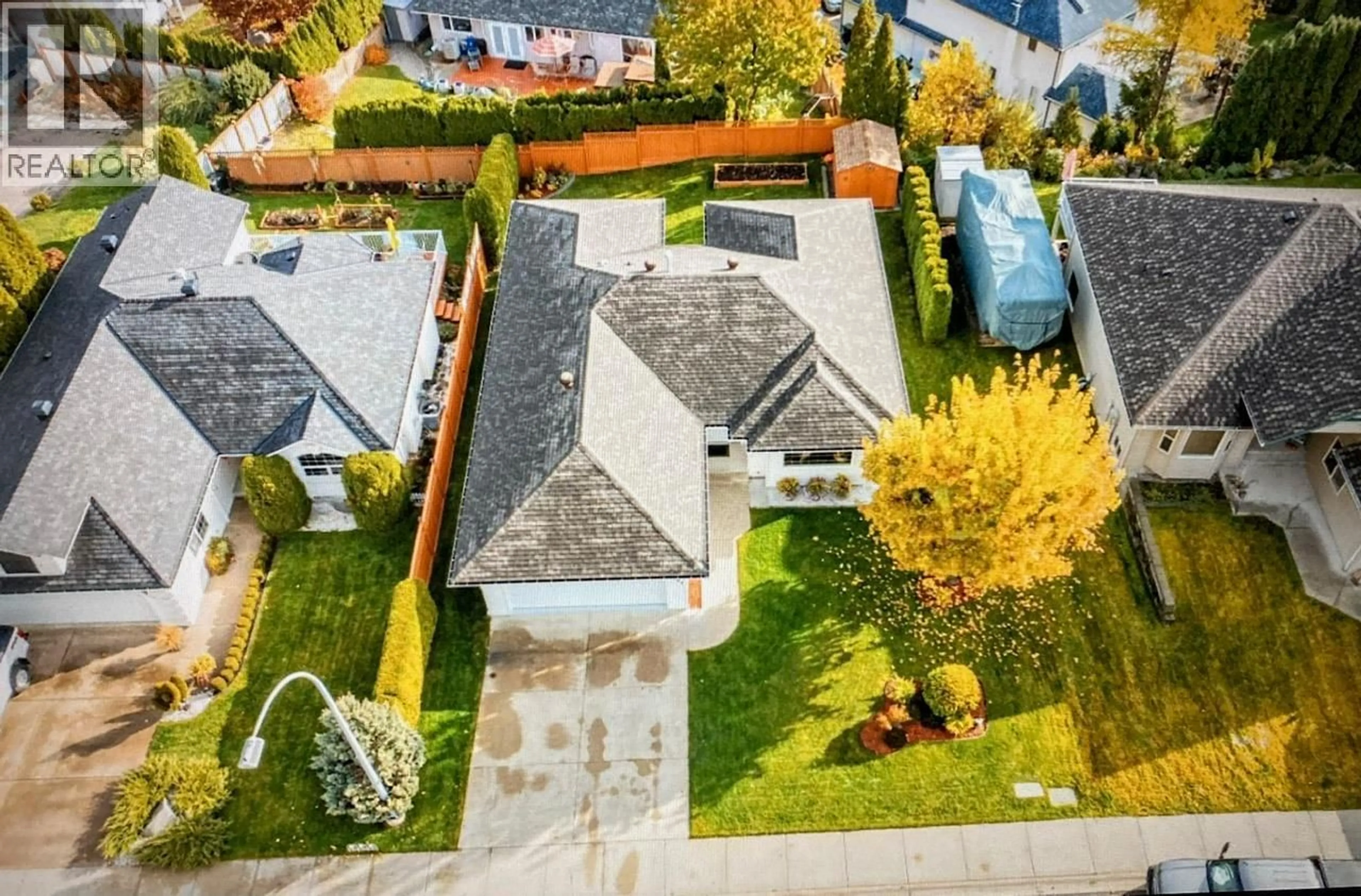 A pic from outside/outdoor area/front of a property/back of a property/a pic from drone, street for 3397 14TH AVENUE, Castlegar British Columbia V1N4G1