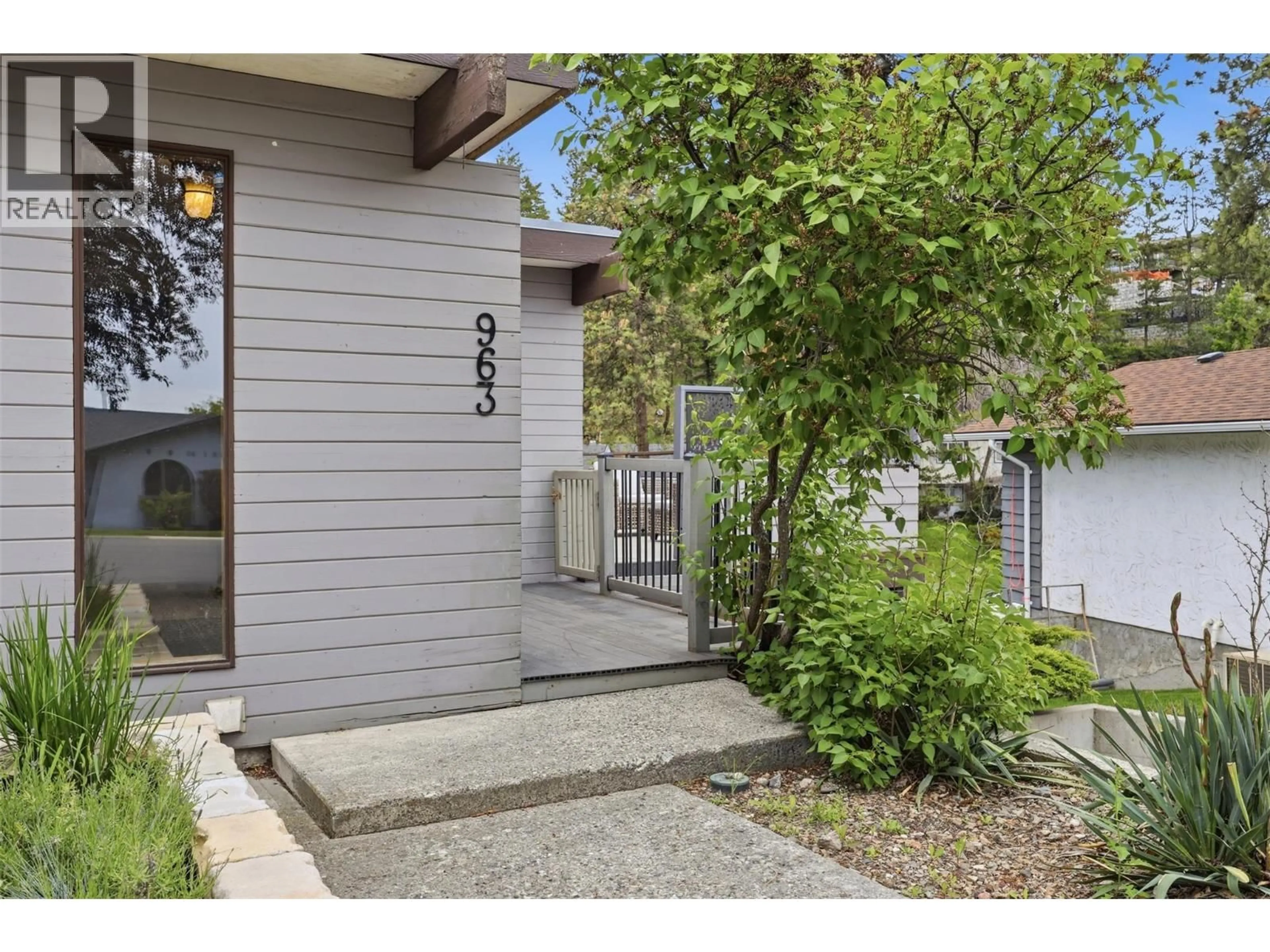 Indoor entryway for 963 GLENEAGLES DRIVE, Kamloops British Columbia V2E1K4