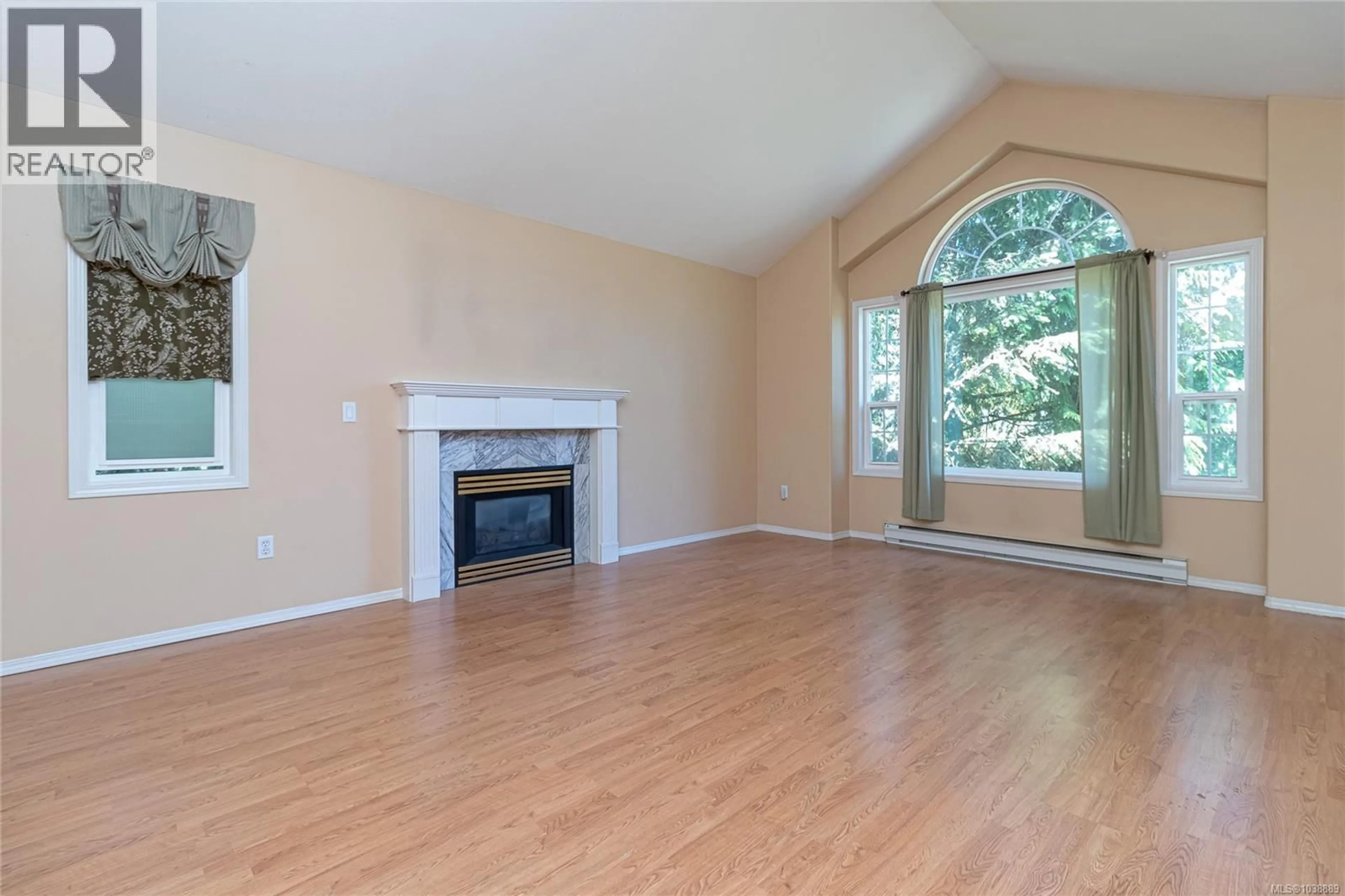 Living room with furniture, wood/laminate floor for 3636 PRINCESS CLOSE, Cobble Hill British Columbia V8H0A4