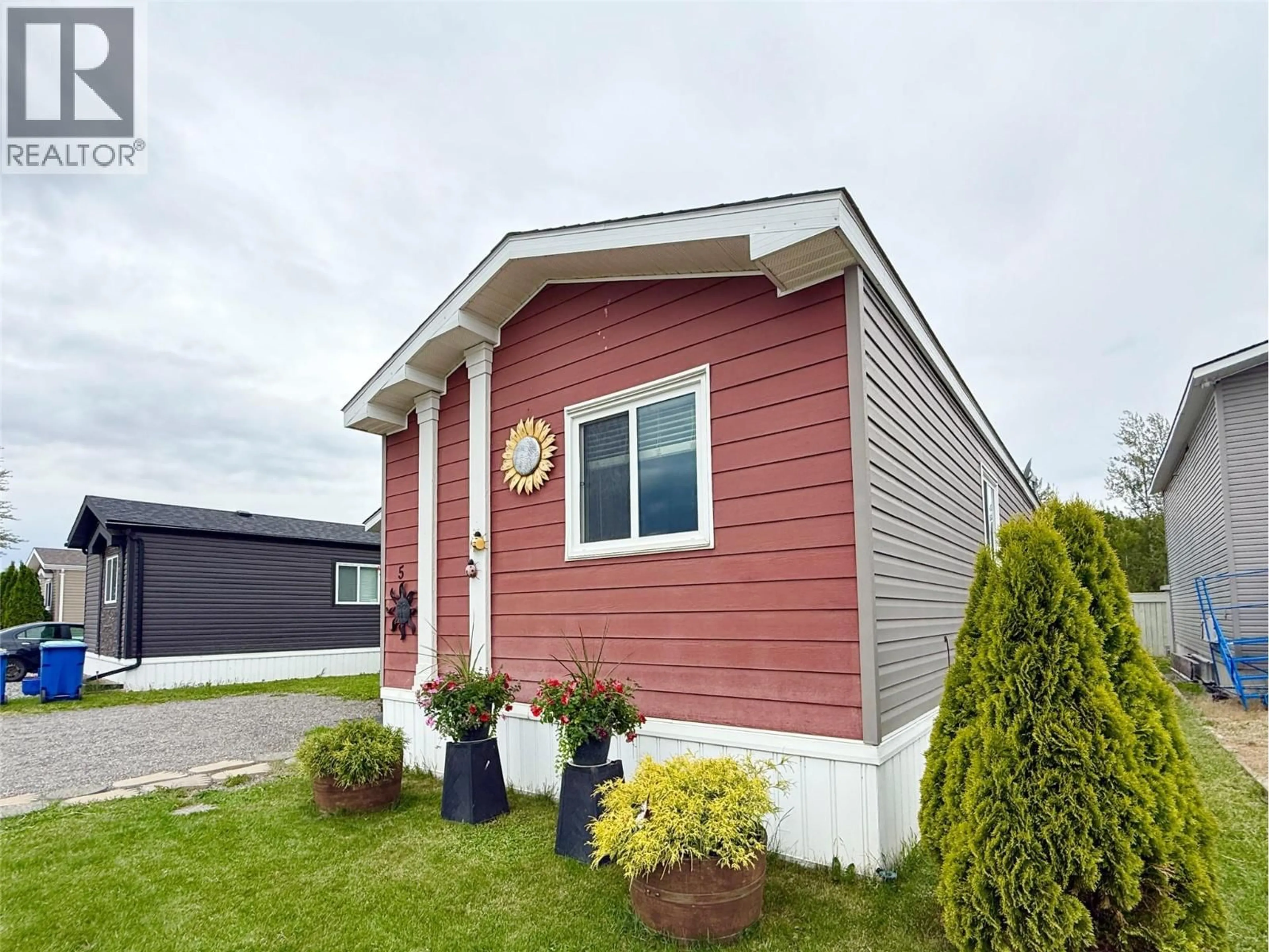 Home with vinyl exterior material, street for 5 - 8945 HIGHWAY 97 N HIGHWAY, Kelowna British Columbia V4V1E8