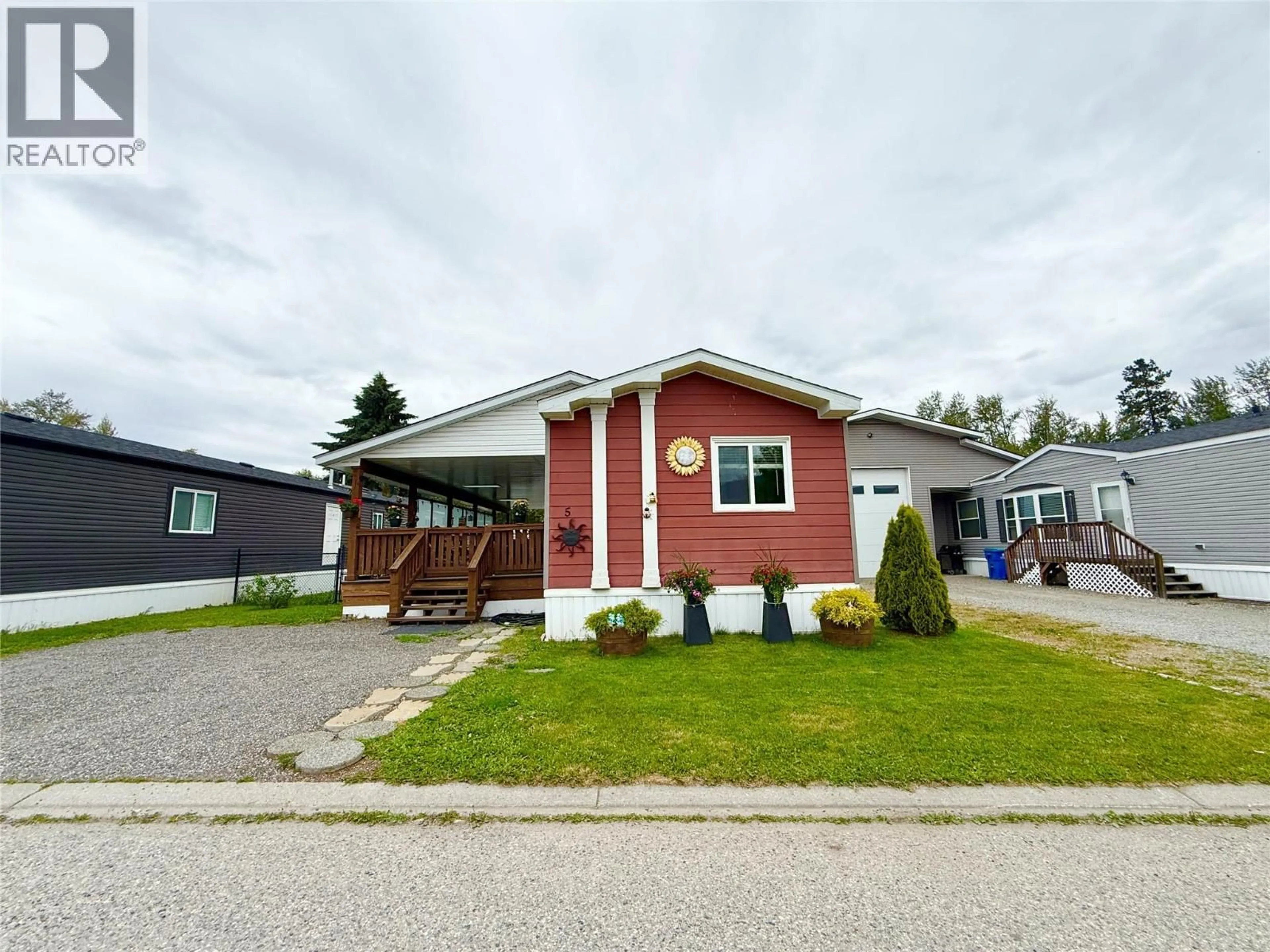 Home with vinyl exterior material, street for 5 - 8945 HIGHWAY 97 N HIGHWAY, Kelowna British Columbia V4V1E8