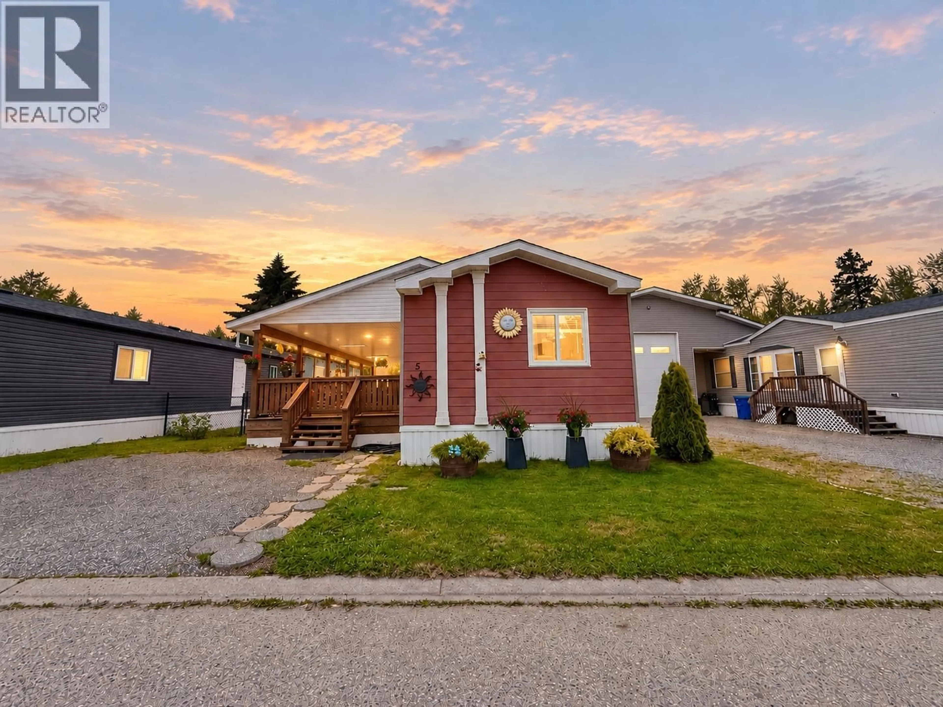 Home with vinyl exterior material, street for 5 - 8945 HIGHWAY 97 N HIGHWAY, Kelowna British Columbia V4V1E8