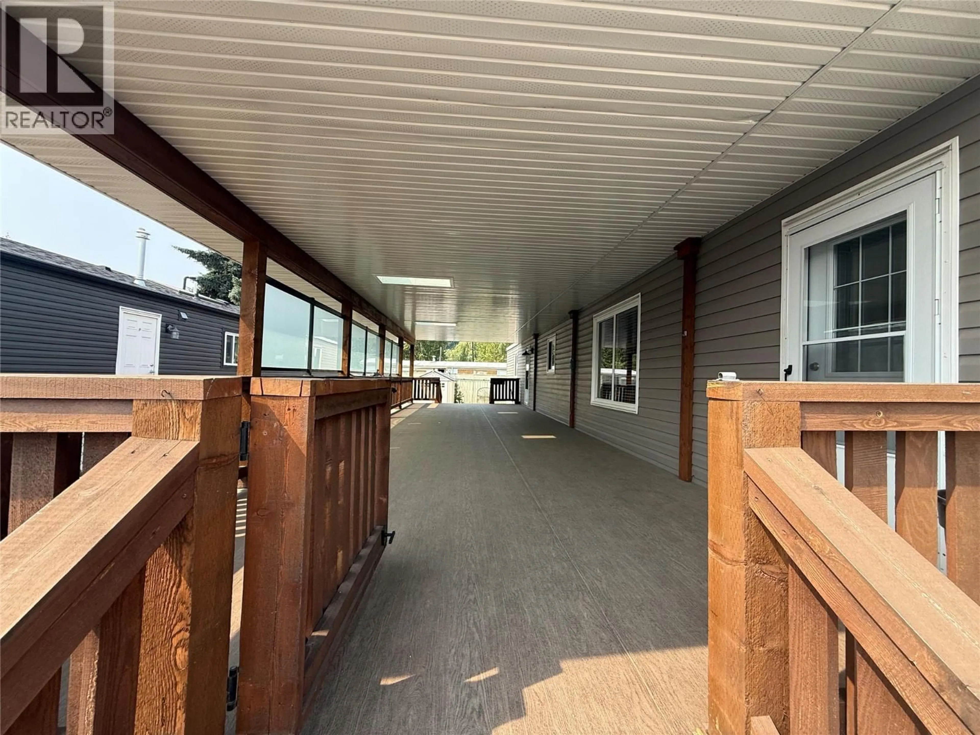 Indoor foyer for 5 - 8945 HIGHWAY 97 N HIGHWAY, Kelowna British Columbia V4V1E8