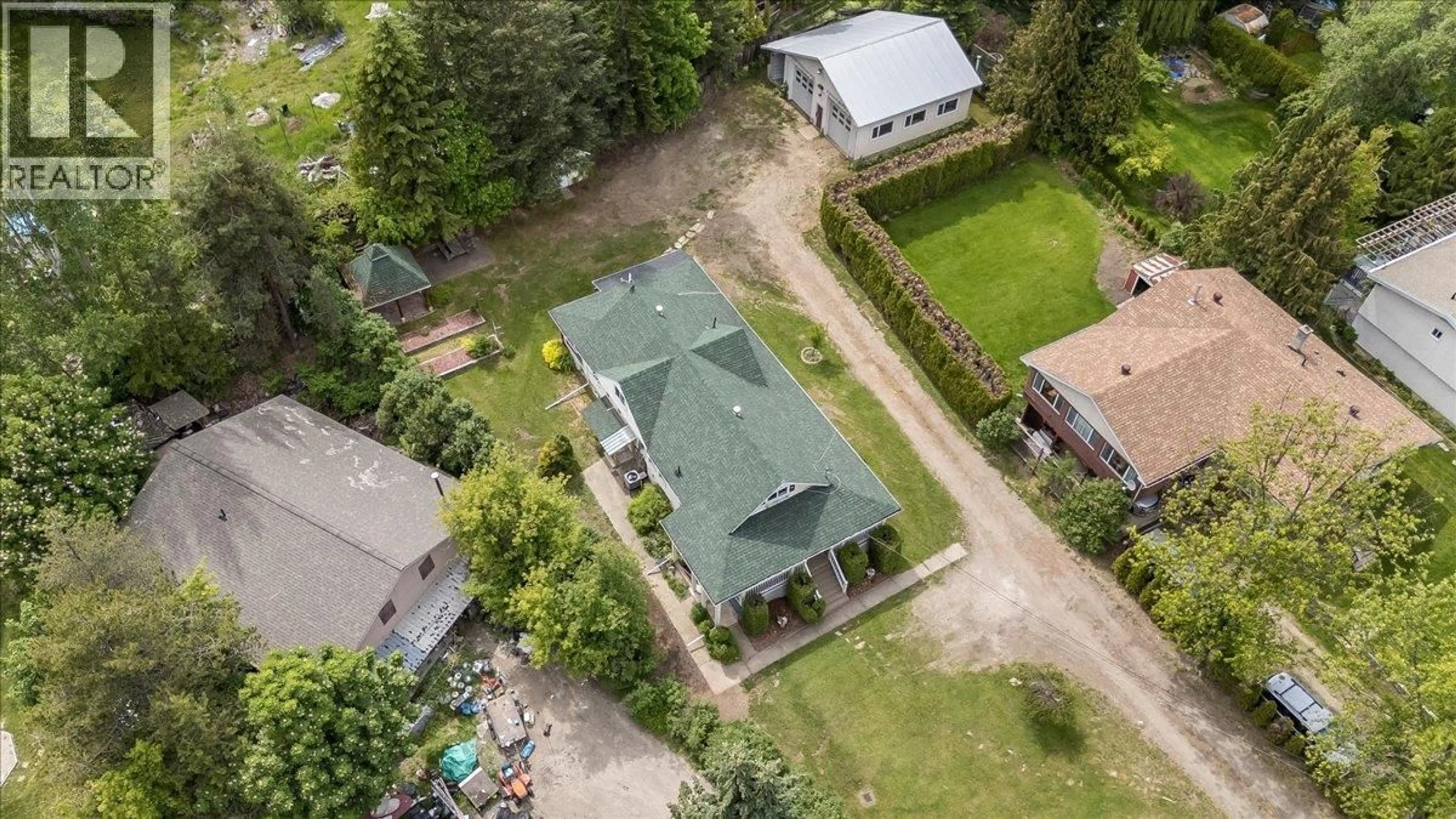 A pic from outside/outdoor area/front of a property/back of a property/a pic from drone, street for 25 DAVIS AVENUE, Fruitvale British Columbia V0G1L0