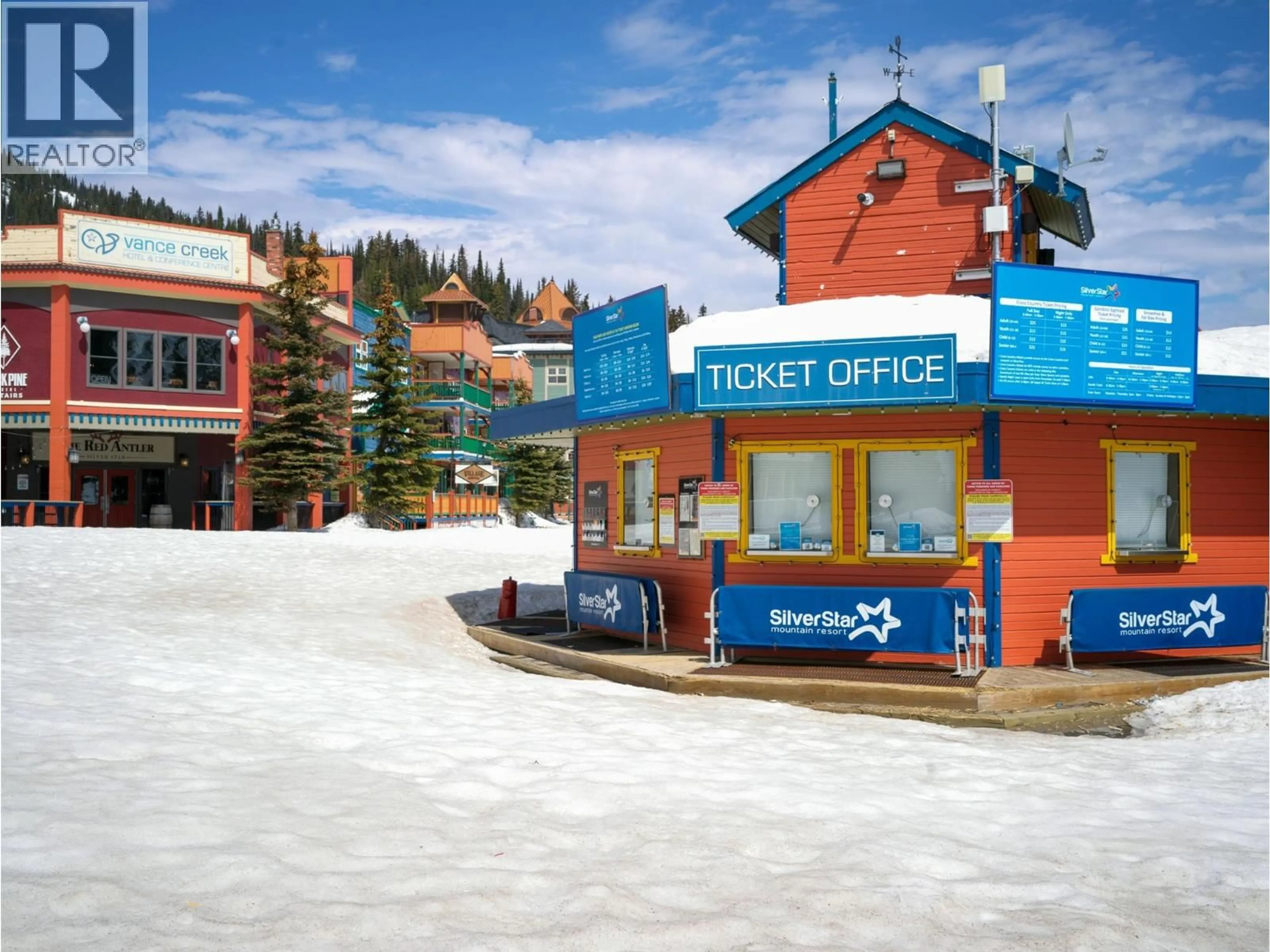 Lobby for 303 - 30 MONASHEE ROAD, Vernon British Columbia V1B3M1