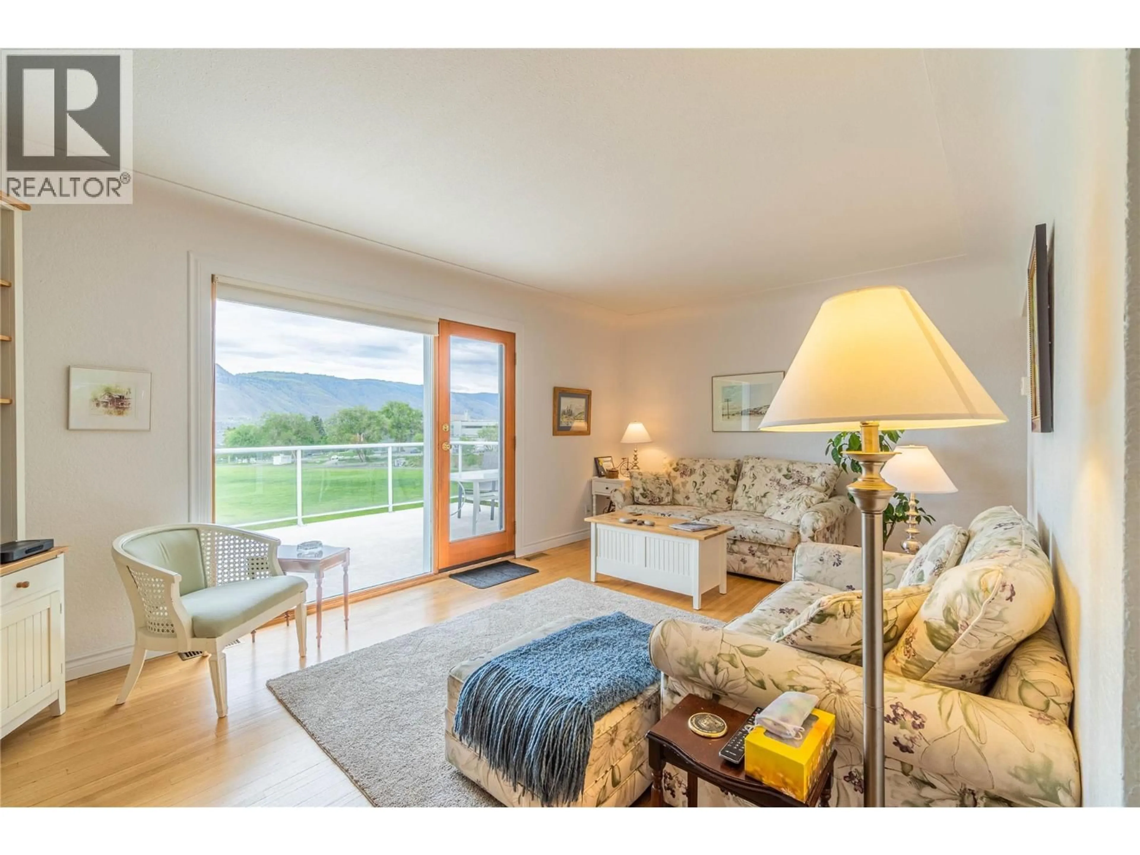 Living room with furniture, unknown for 718 FRASER CRESCENT, Kamloops British Columbia V2C3H9