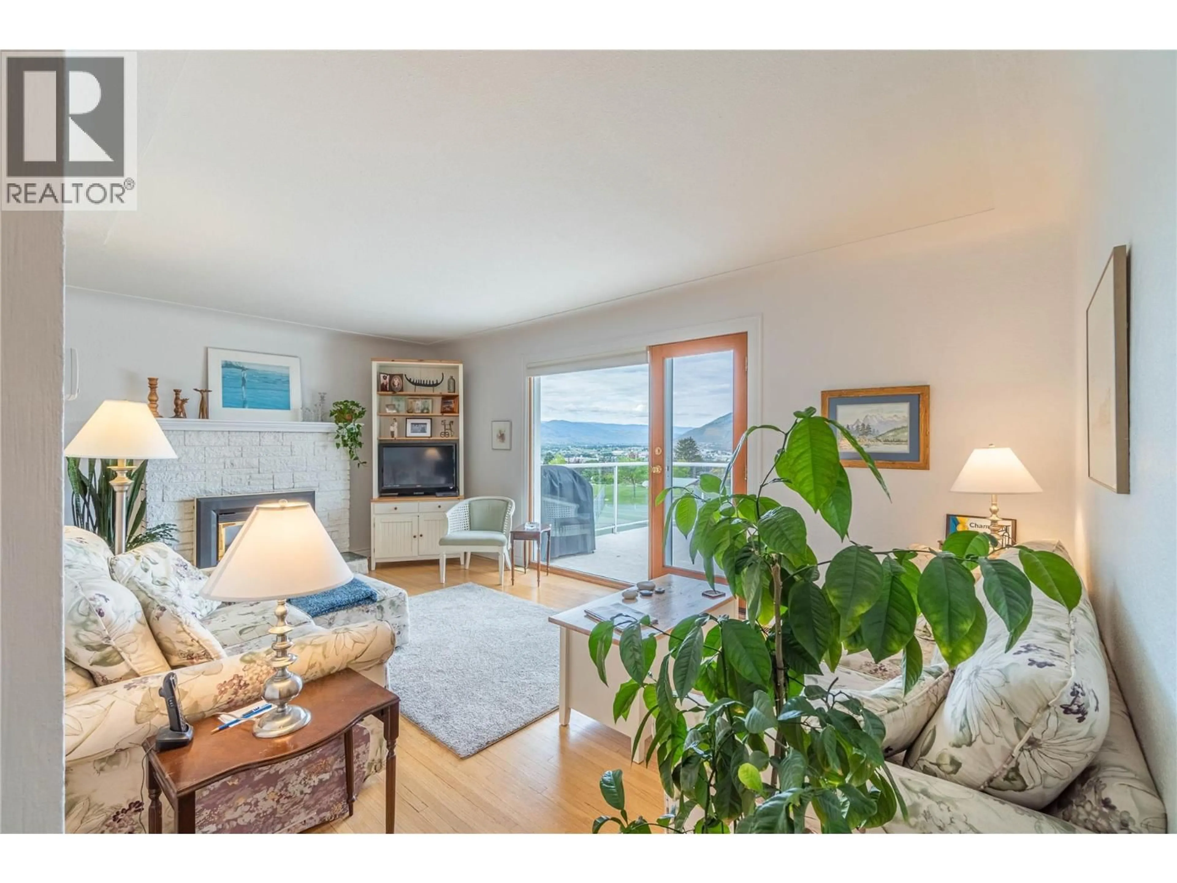 Living room with furniture, wood/laminate floor for 718 FRASER CRESCENT, Kamloops British Columbia V2C3H9