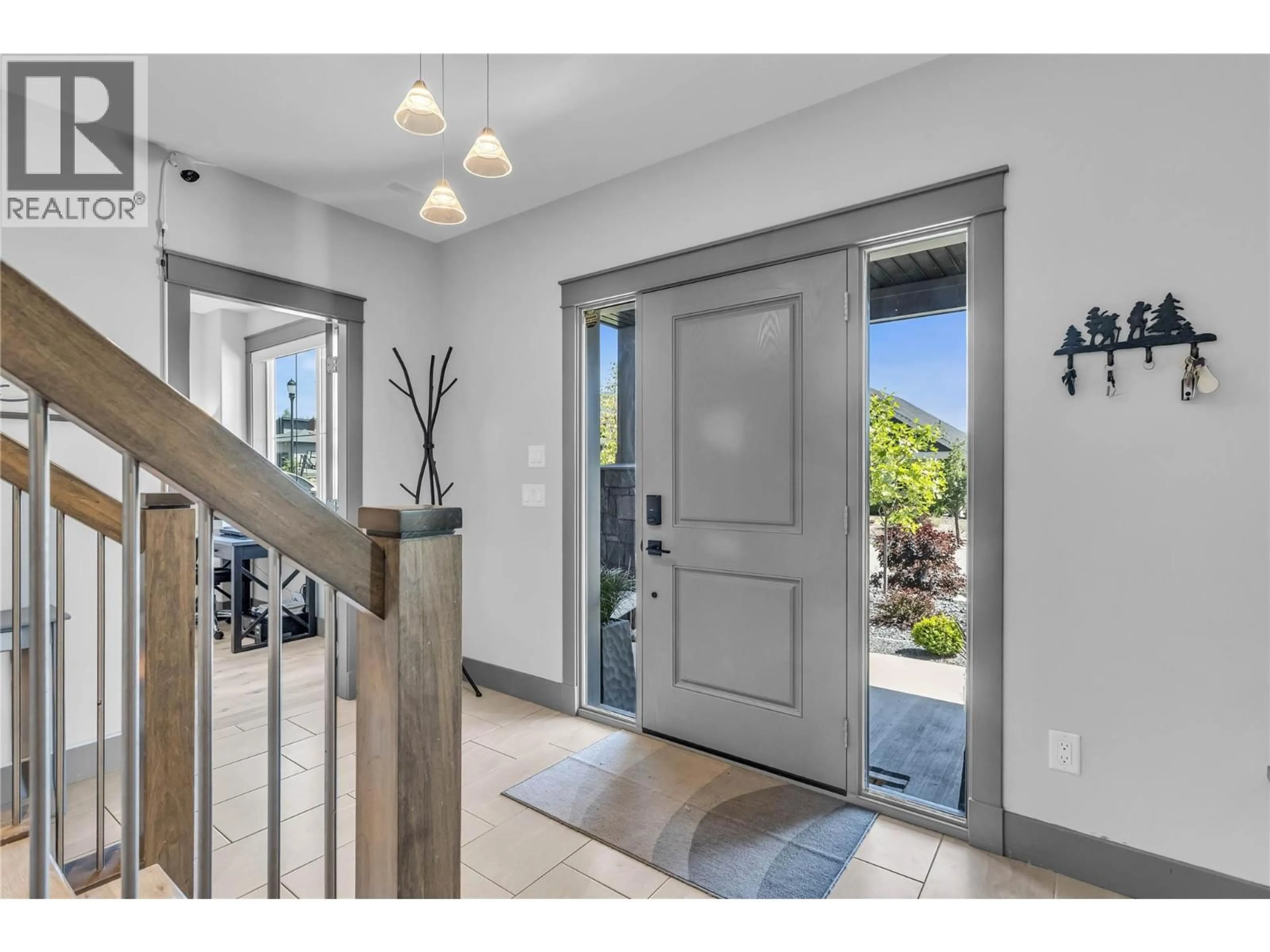 Indoor entryway for 2596 CROWN CREST DRIVE, West Kelowna British Columbia V4T1L7