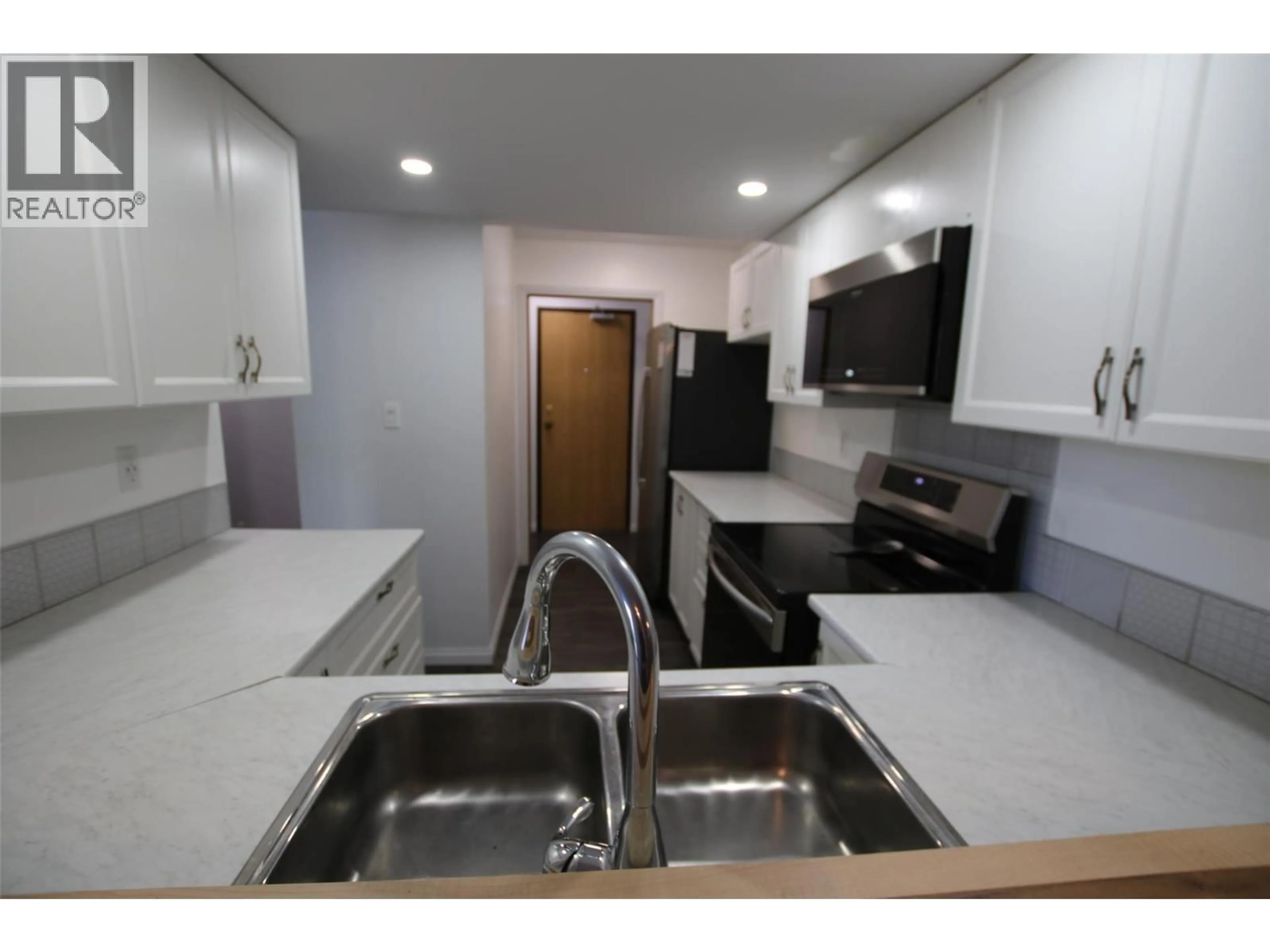 Standard kitchen, unknown for 113 - 185 CHAMBERLAIN CRESCENT, Tumbler Ridge British Columbia V0C2W0
