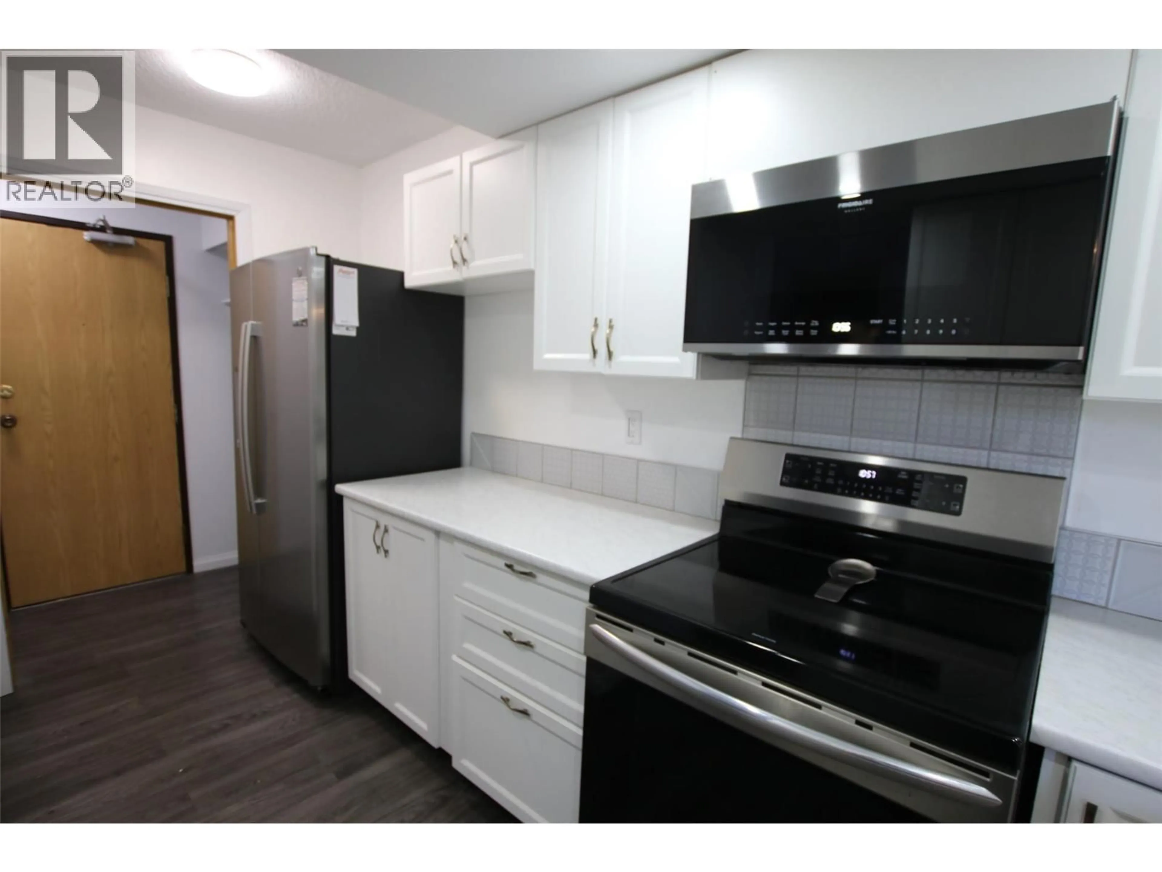 Standard kitchen, unknown for 113 - 185 CHAMBERLAIN CRESCENT, Tumbler Ridge British Columbia V0C2W0