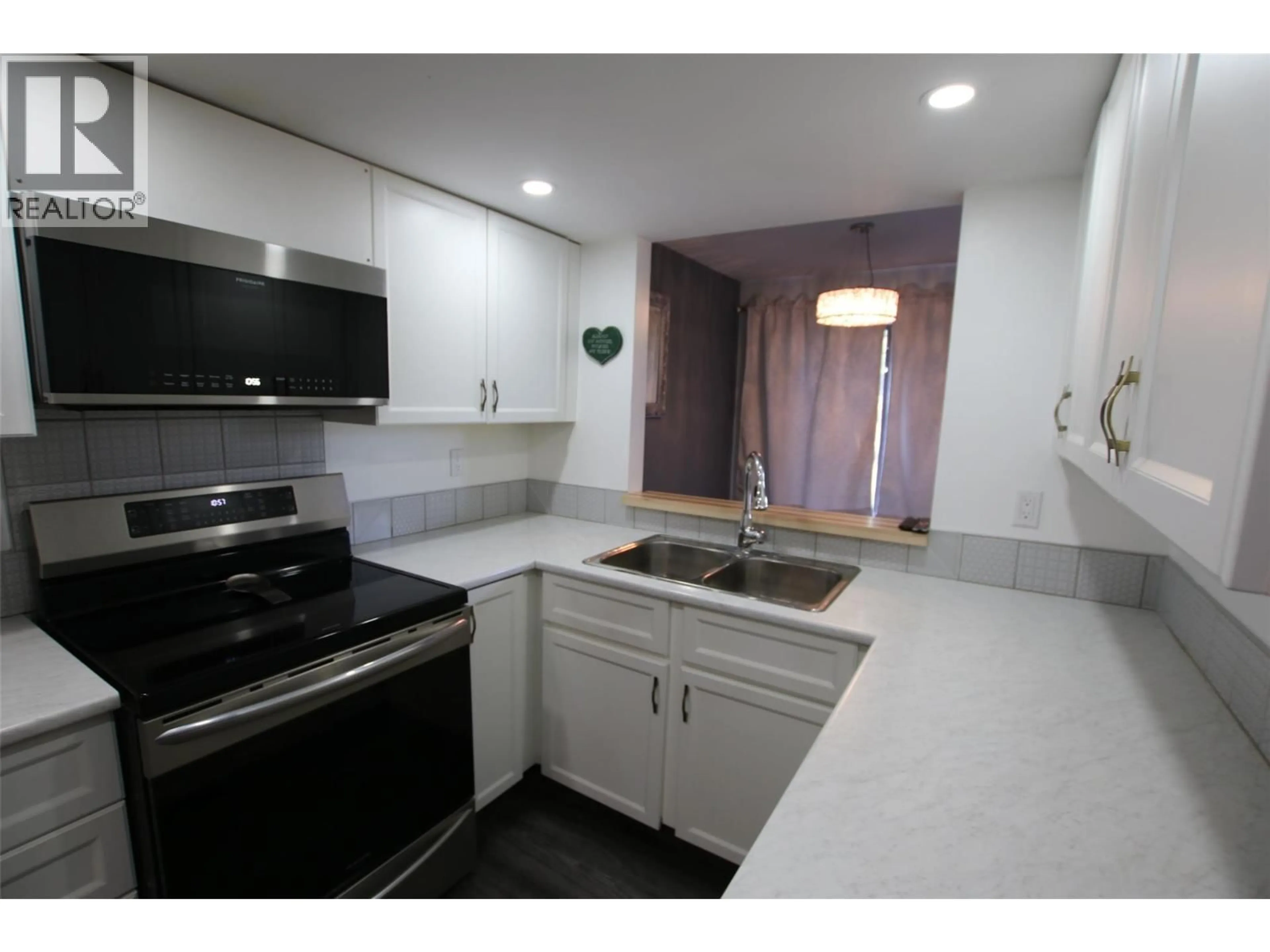 Standard kitchen, unknown for 113 - 185 CHAMBERLAIN CRESCENT, Tumbler Ridge British Columbia V0C2W0