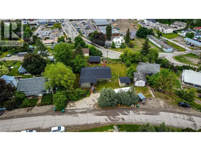 2025 CATT AVENUE, Lumby 2