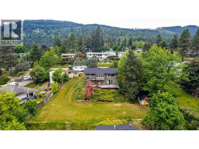 2025 CATT AVENUE, Lumby 3