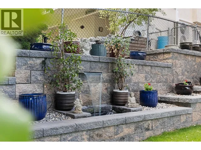 2211 SHANNON WOODS PLACE, West Kelowna 3