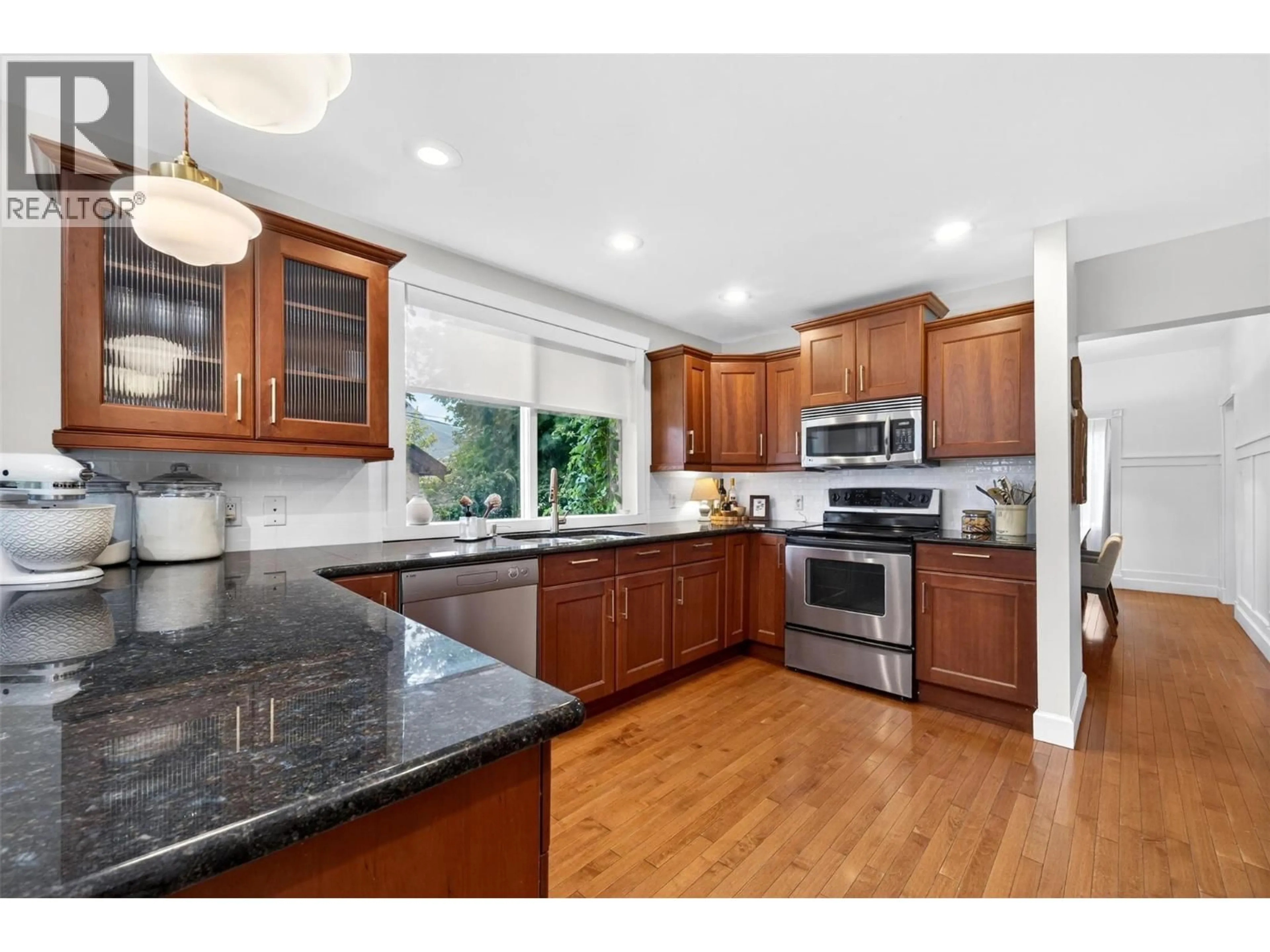 Open concept kitchen, unknown for 230 SHUSWAP STREET SOUTHEAST, Salmon Arm British Columbia V1E4H7
