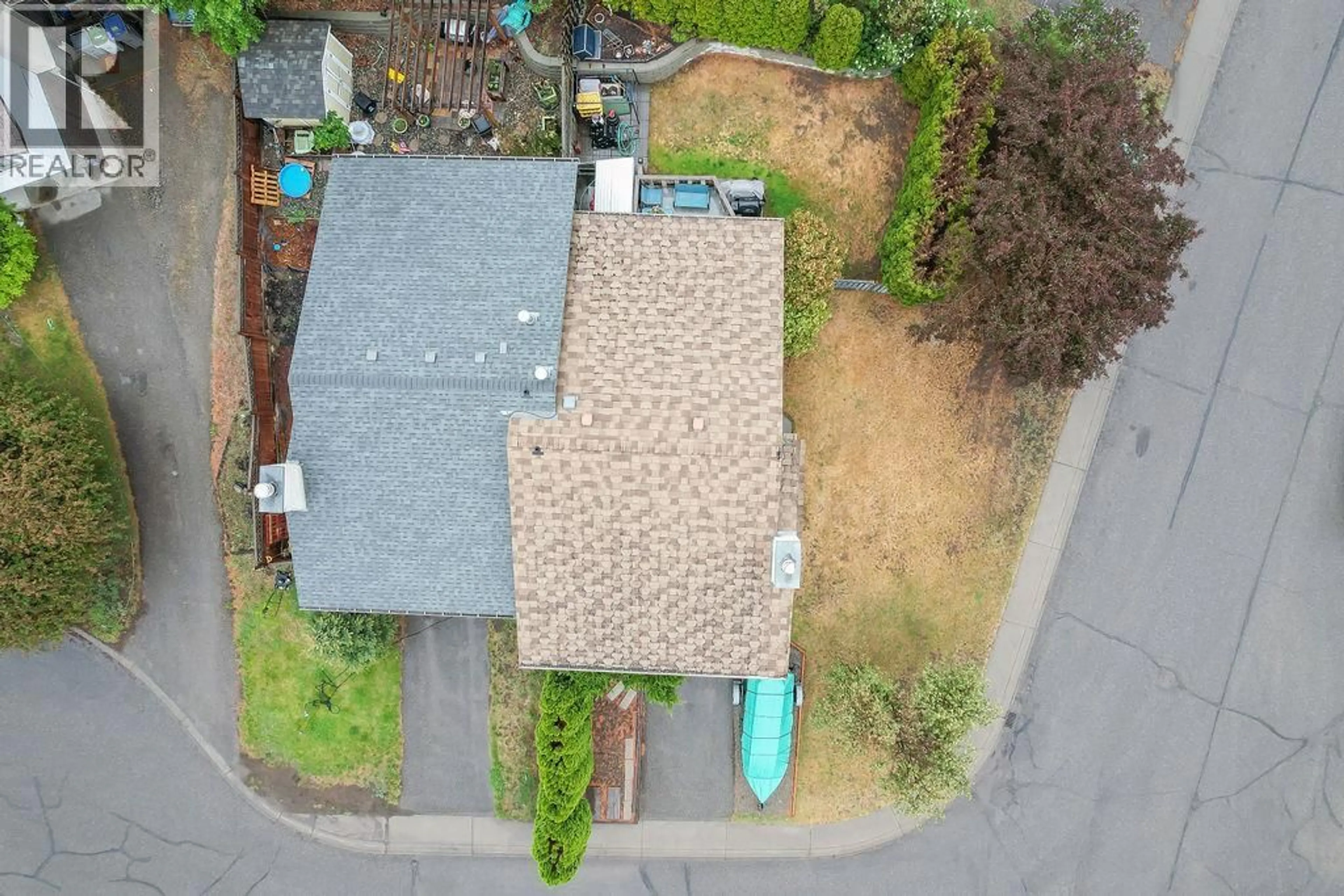 A pic from outside/outdoor area/front of a property/back of a property/a pic from drone, street for 1278 MONASHEE COURT, Kamloops British Columbia V2C6B4