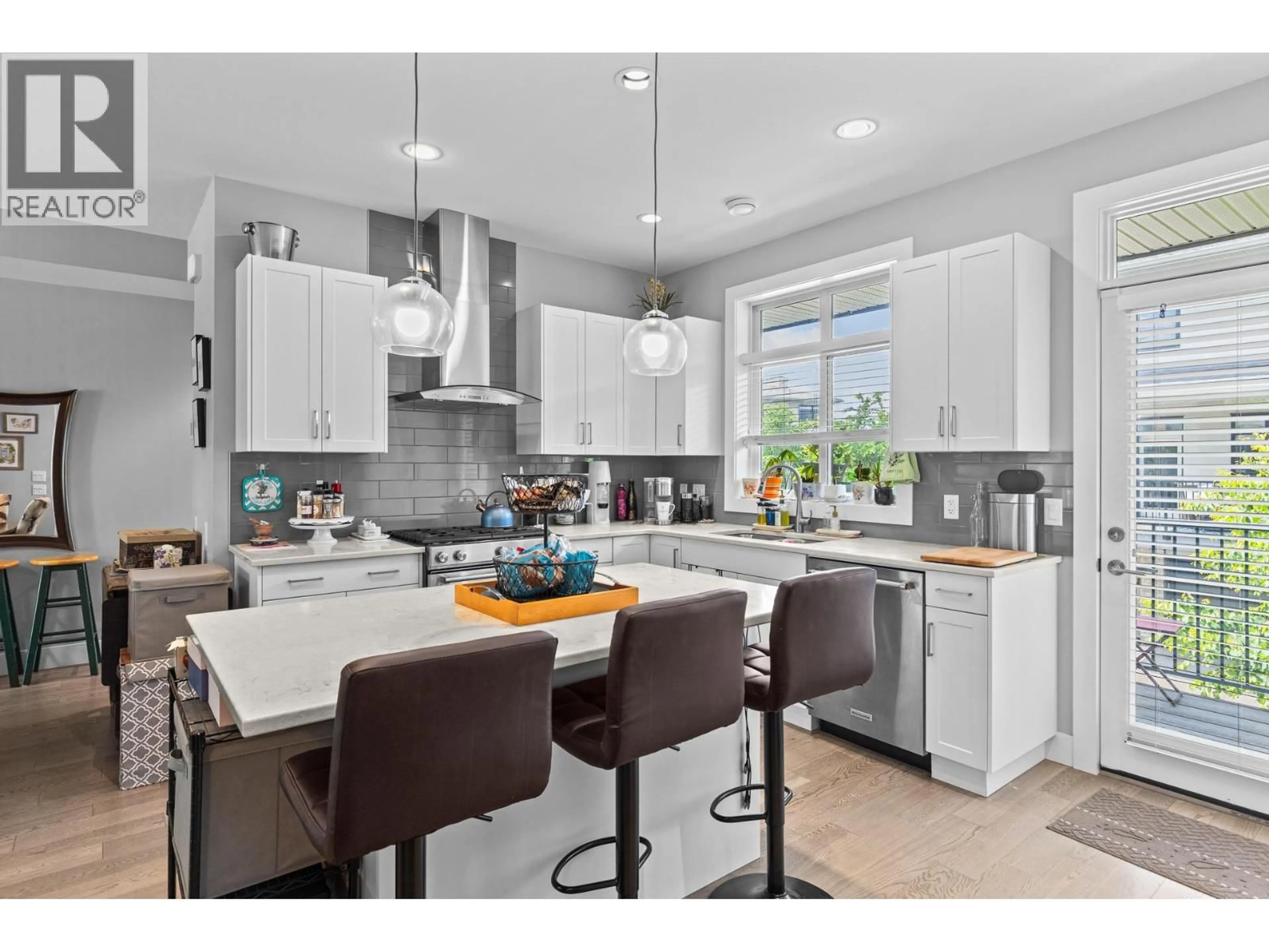 Open concept kitchen, ceramic/tile floor for 147 - 1102 CAMERON AVENUE, Kelowna British Columbia V1Y0B2