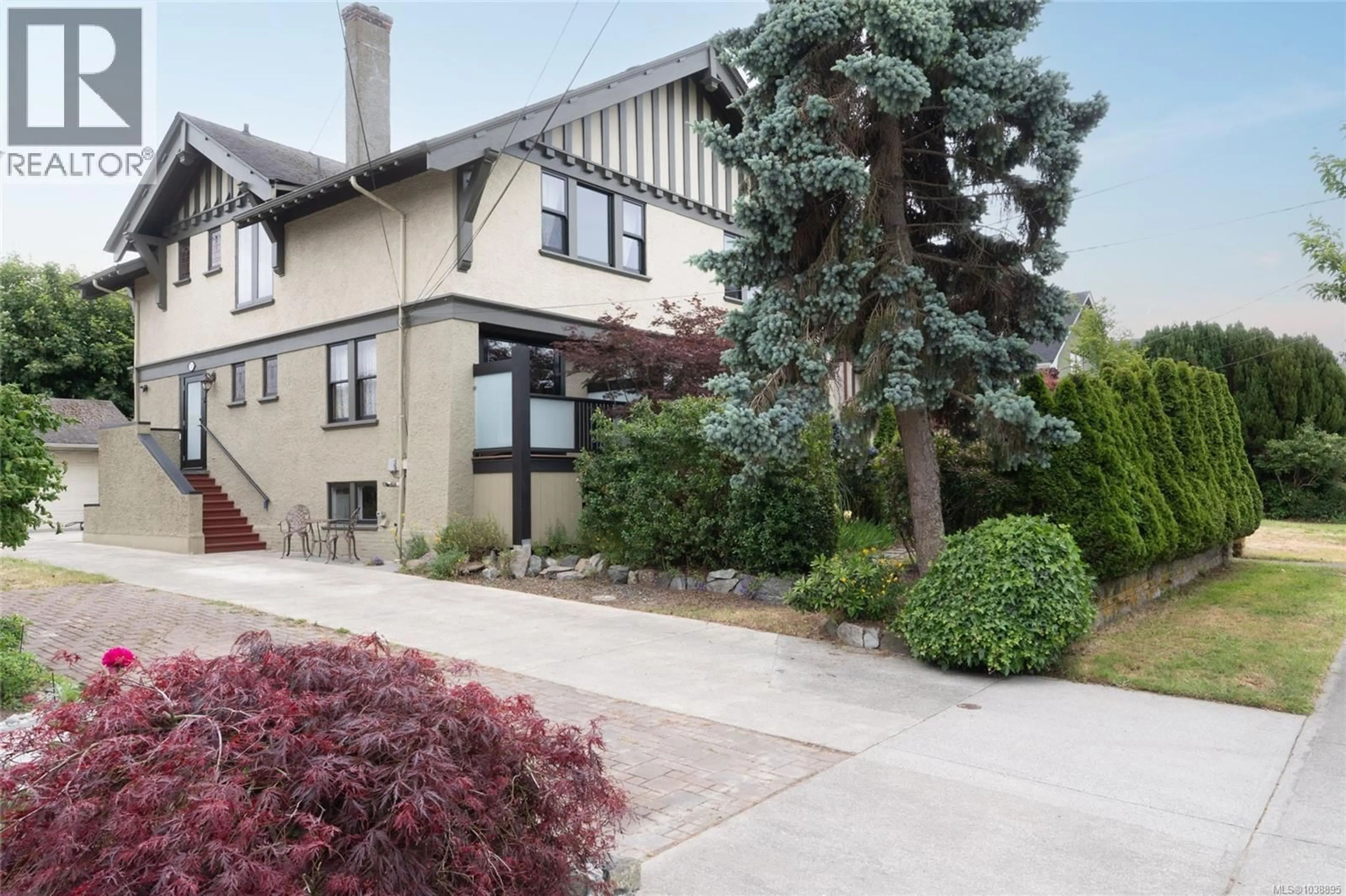 Home with brick exterior material, street for 71 LINDEN AVENUE, Victoria British Columbia V8V4C9