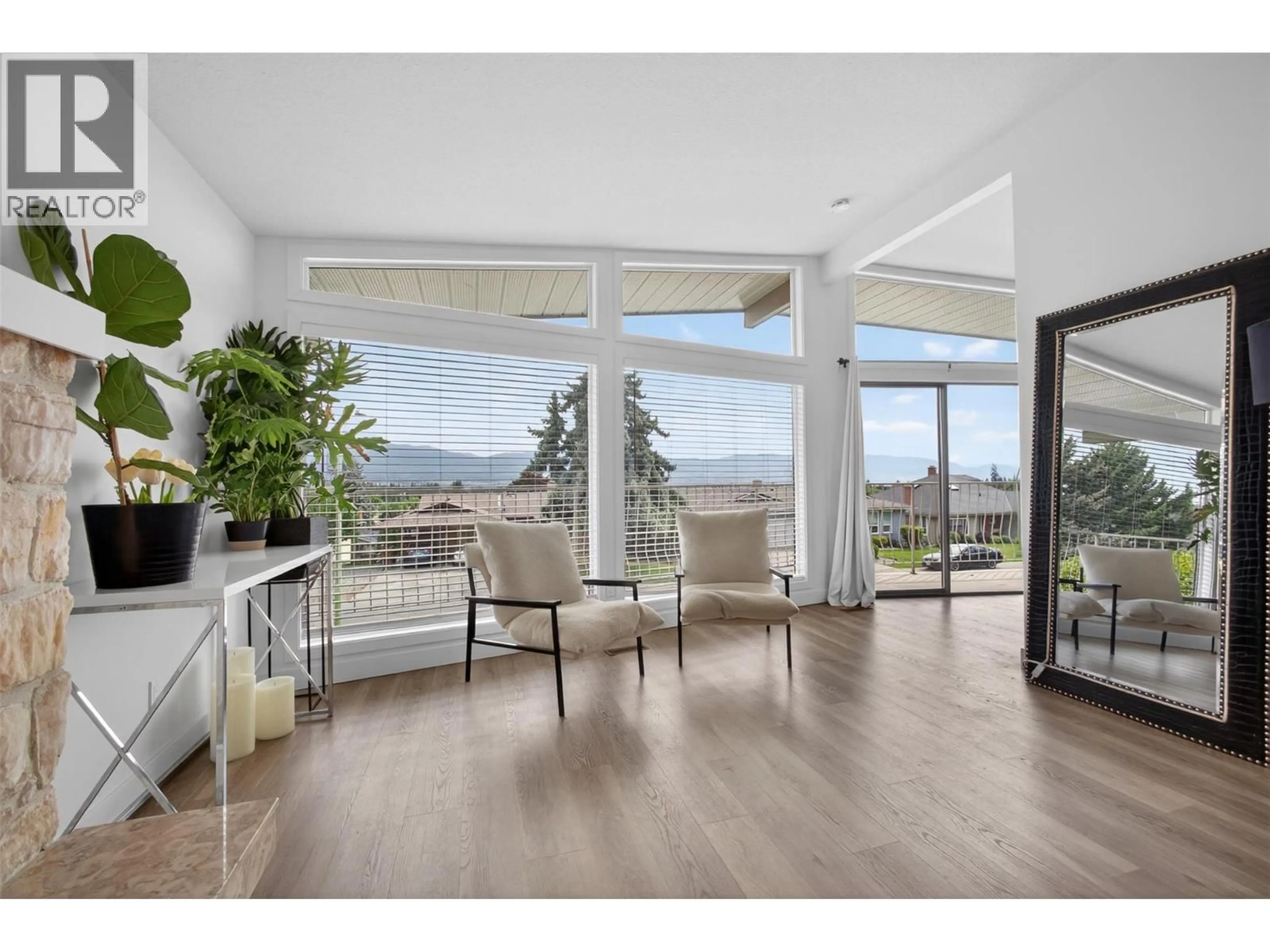 Indoor entryway for 1750 SONORA DRIVE, Kelowna British Columbia V1Y8K7
