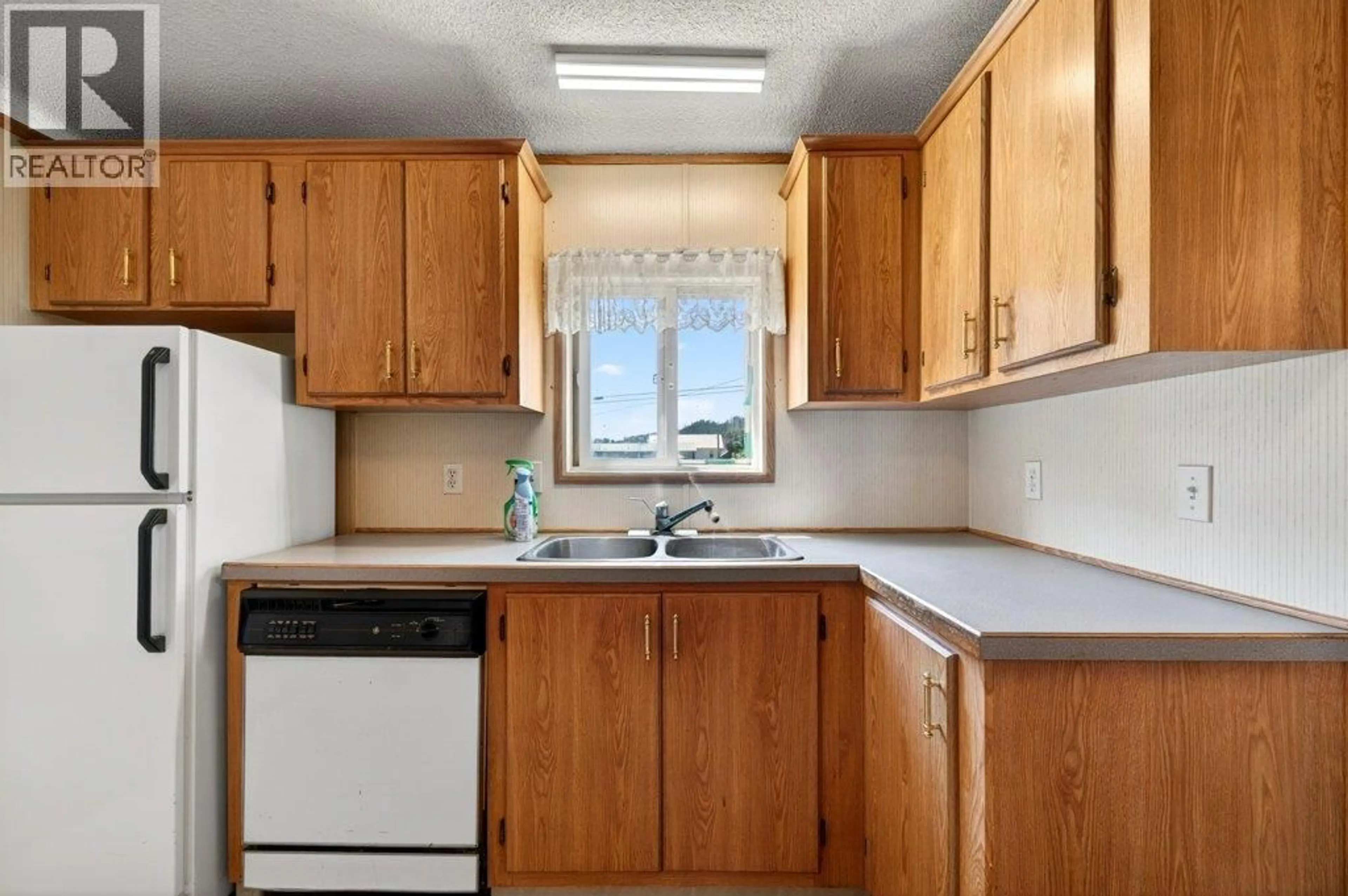 Standard kitchen, unknown for 39 - 2930 BROWN ROAD, Salmon Arm British Columbia V1E4M1