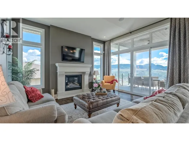 593 HARROGATE LANE, Kelowna 4