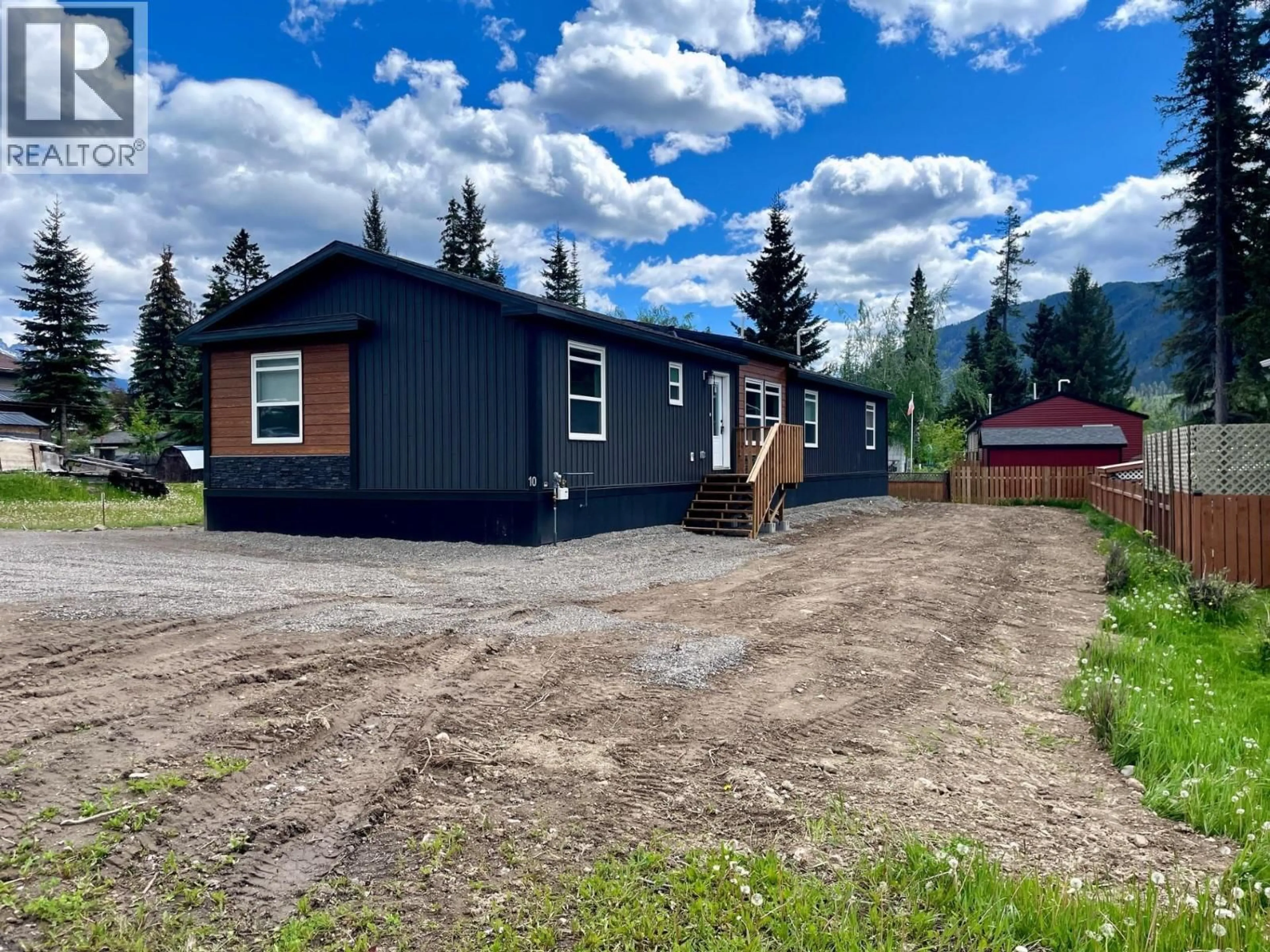 A pic from outside/outdoor area/front of a property/back of a property/a pic from drone, street for 10 CHIMO CRESCENT, Elkford British Columbia V0B1H0