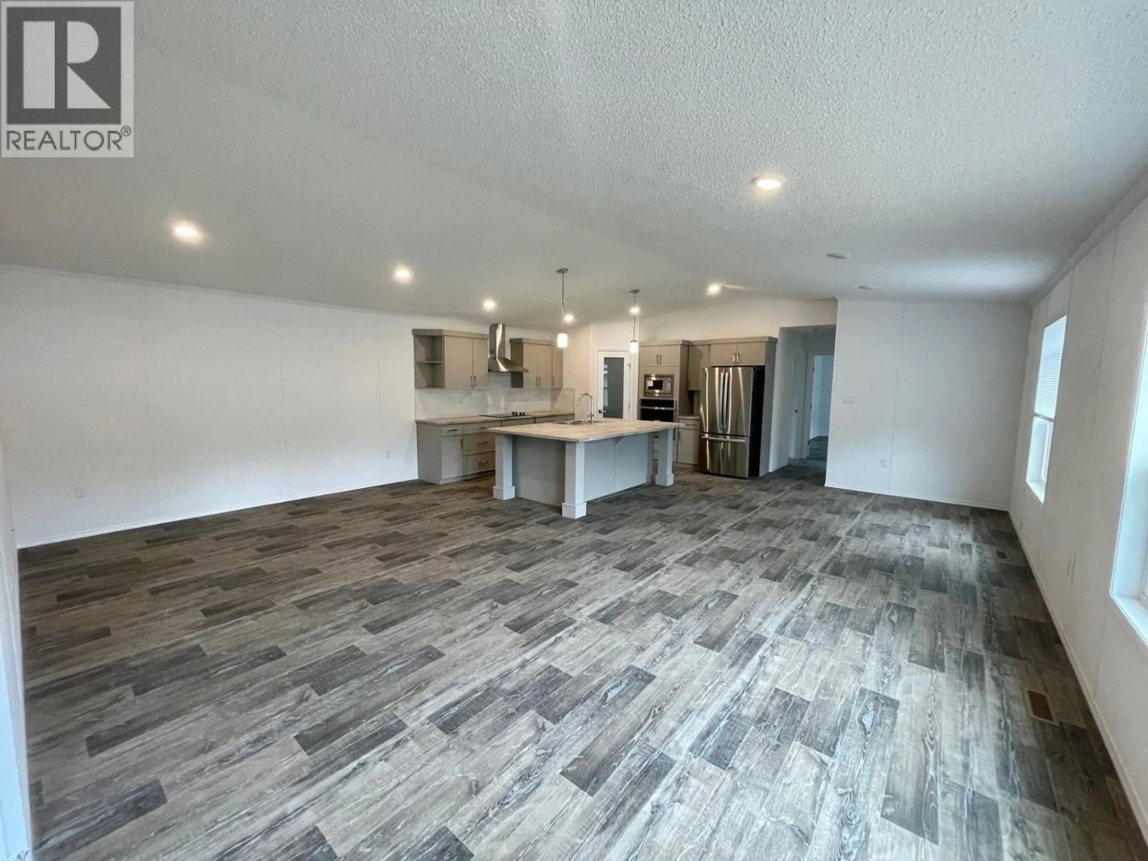 Open concept kitchen, unknown for 10 CHIMO CRESCENT, Elkford British Columbia V0B1H0