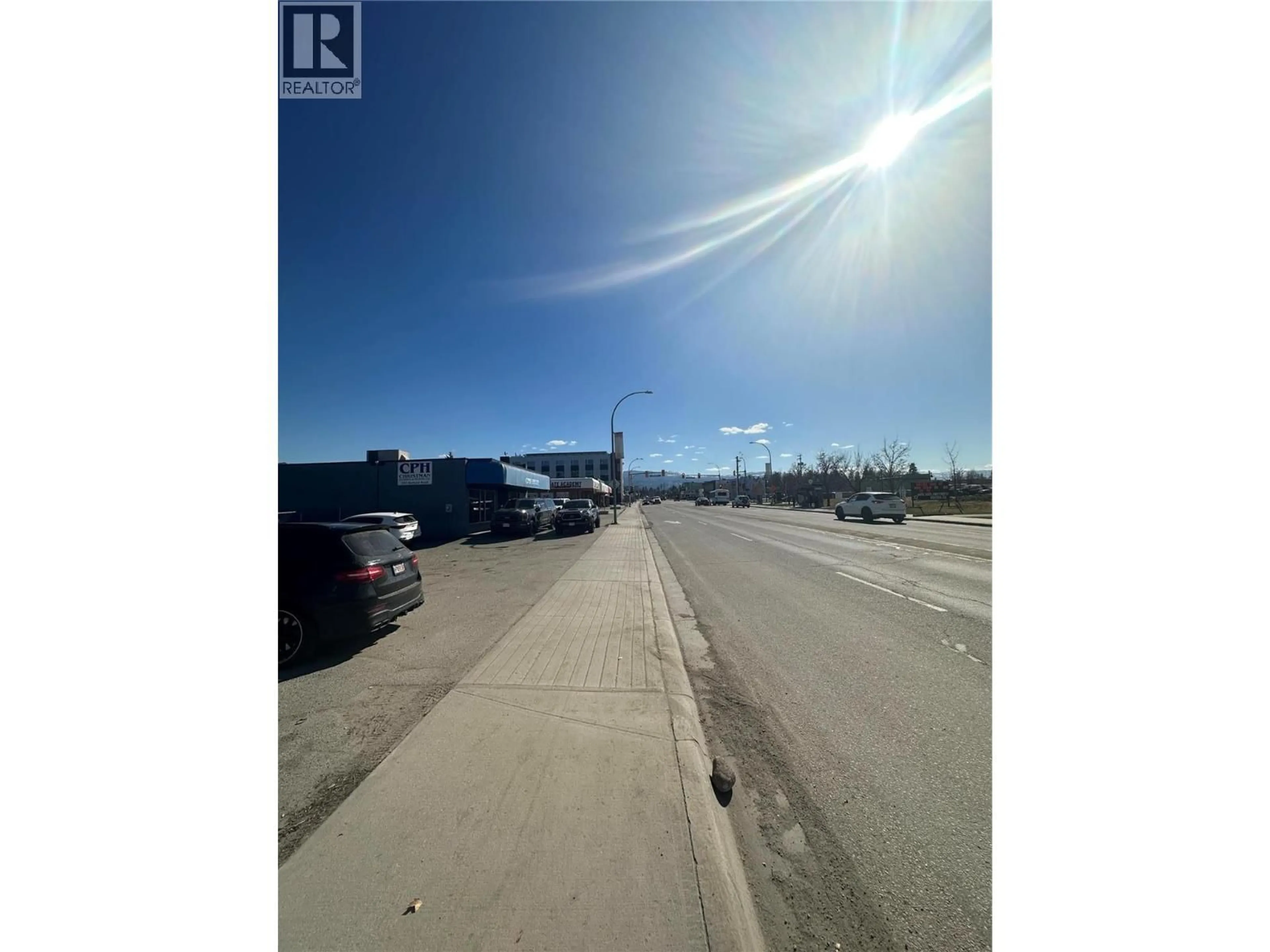 Parking for 275 RUTLAND ROAD NORTH, Kelowna British Columbia V1X3B1
