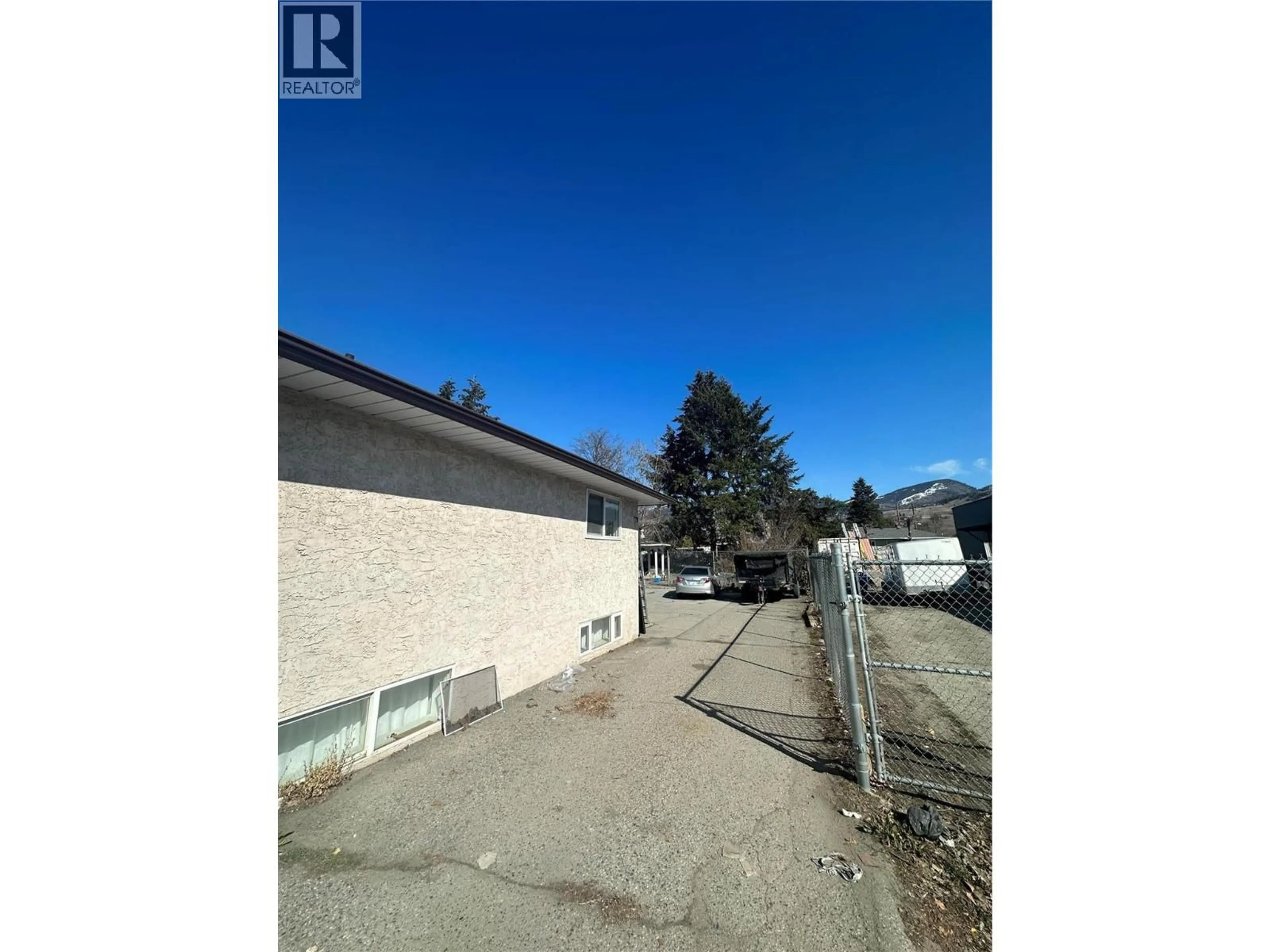 A pic from outside/outdoor area/front of a property/back of a property/a pic from drone, street for 275 RUTLAND ROAD NORTH, Kelowna British Columbia V1X3B1