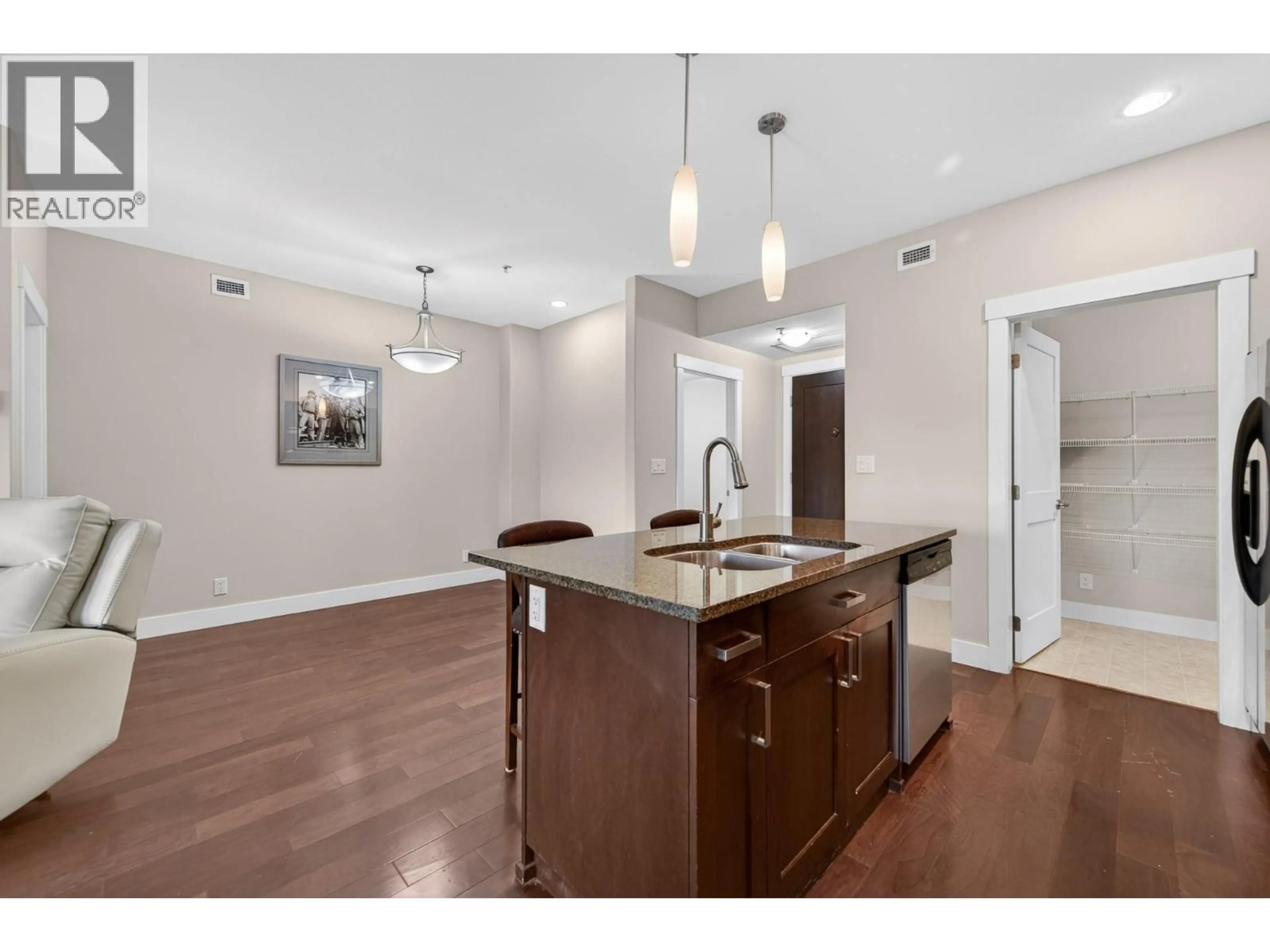 Open concept kitchen, unknown for 1303 - 1405 SPRINGHILL DRIVE, Kamloops British Columbia V2C0B4