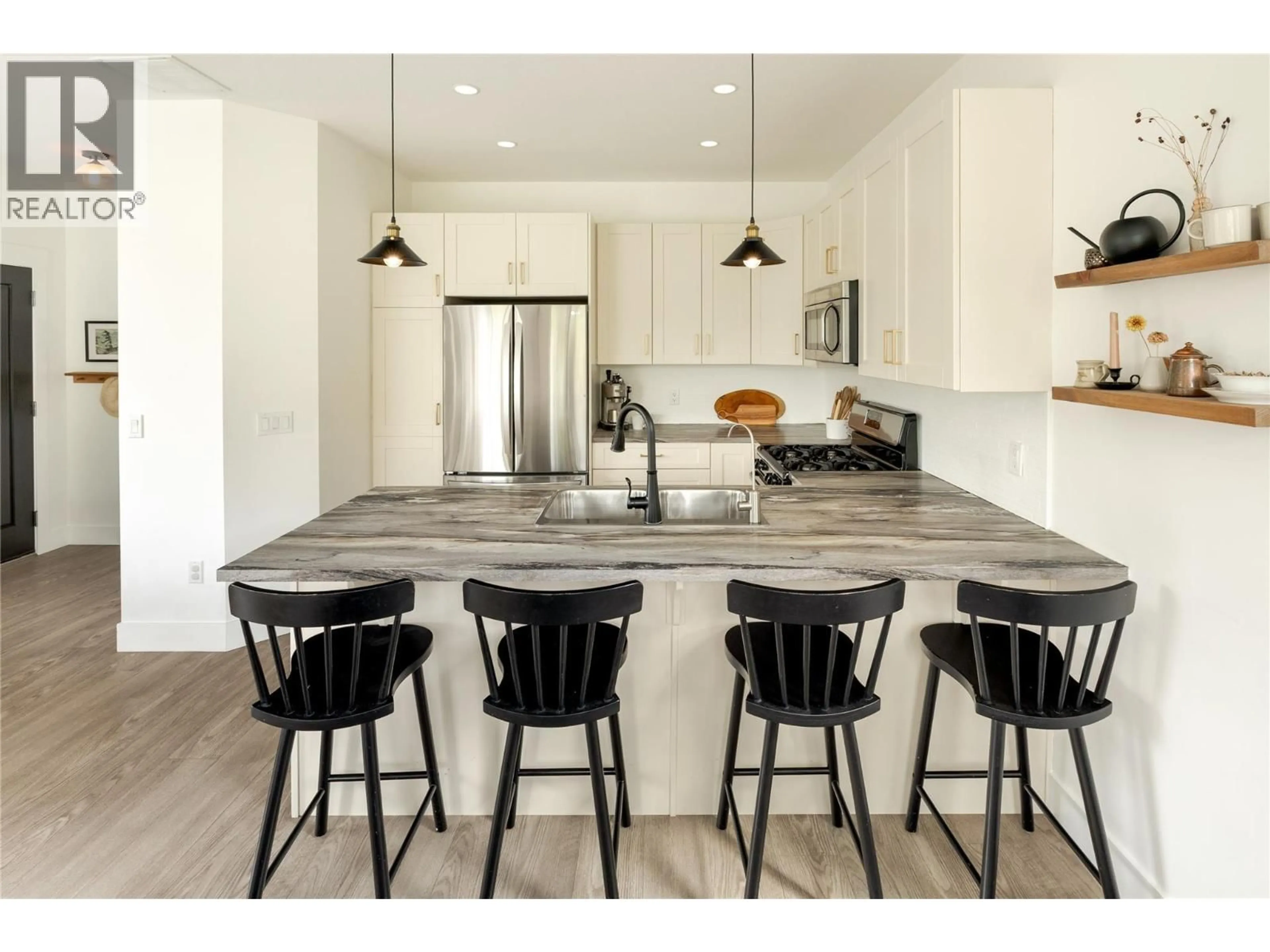 Contemporary kitchen, unknown for 1209 BERGAMOT AVENUE, Kelowna British Columbia V1W5K5