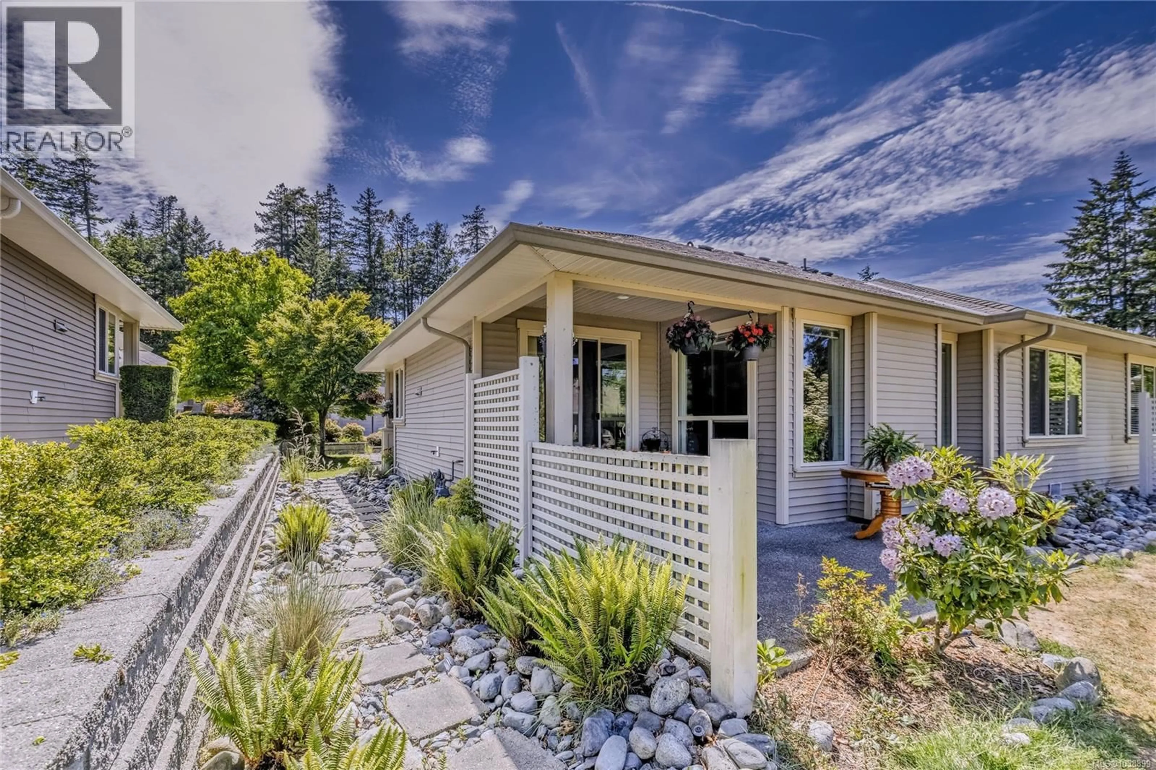 Home with vinyl exterior material, street for 102 - 4466 STONEBRIDGE PLACE, Nanaimo British Columbia V9T0E6