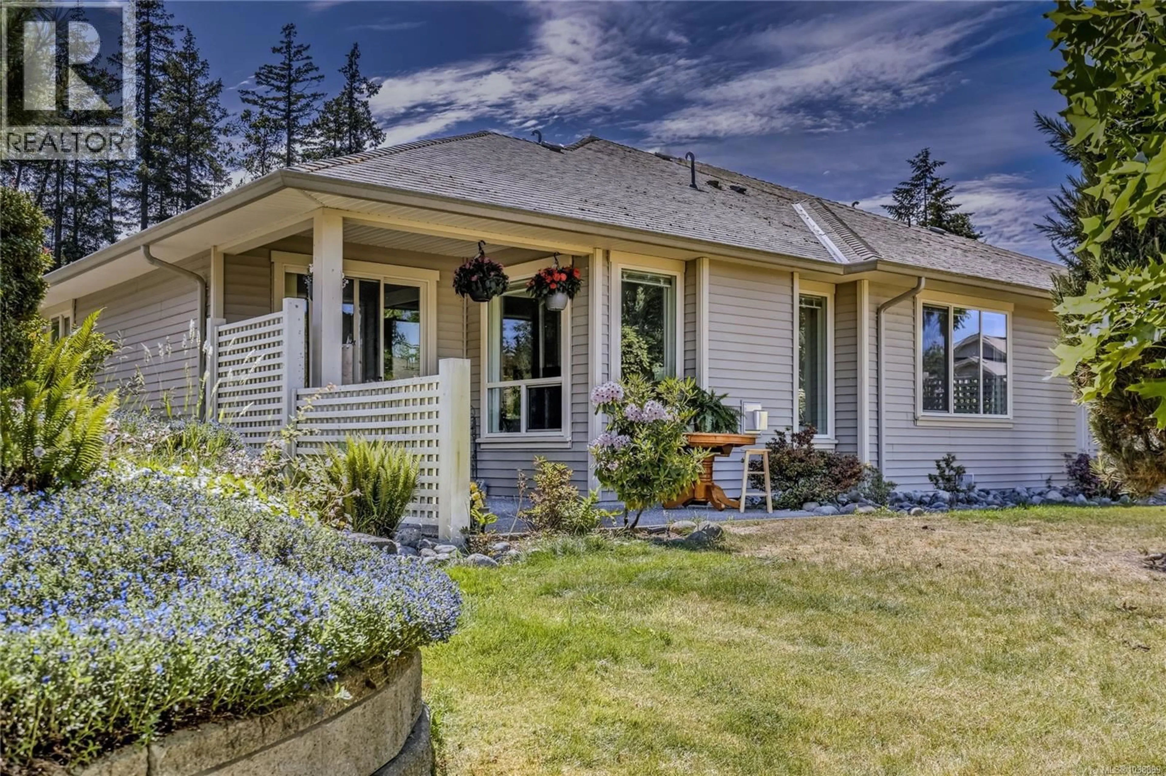 Home with vinyl exterior material, street for 102 - 4466 STONEBRIDGE PLACE, Nanaimo British Columbia V9T0E6