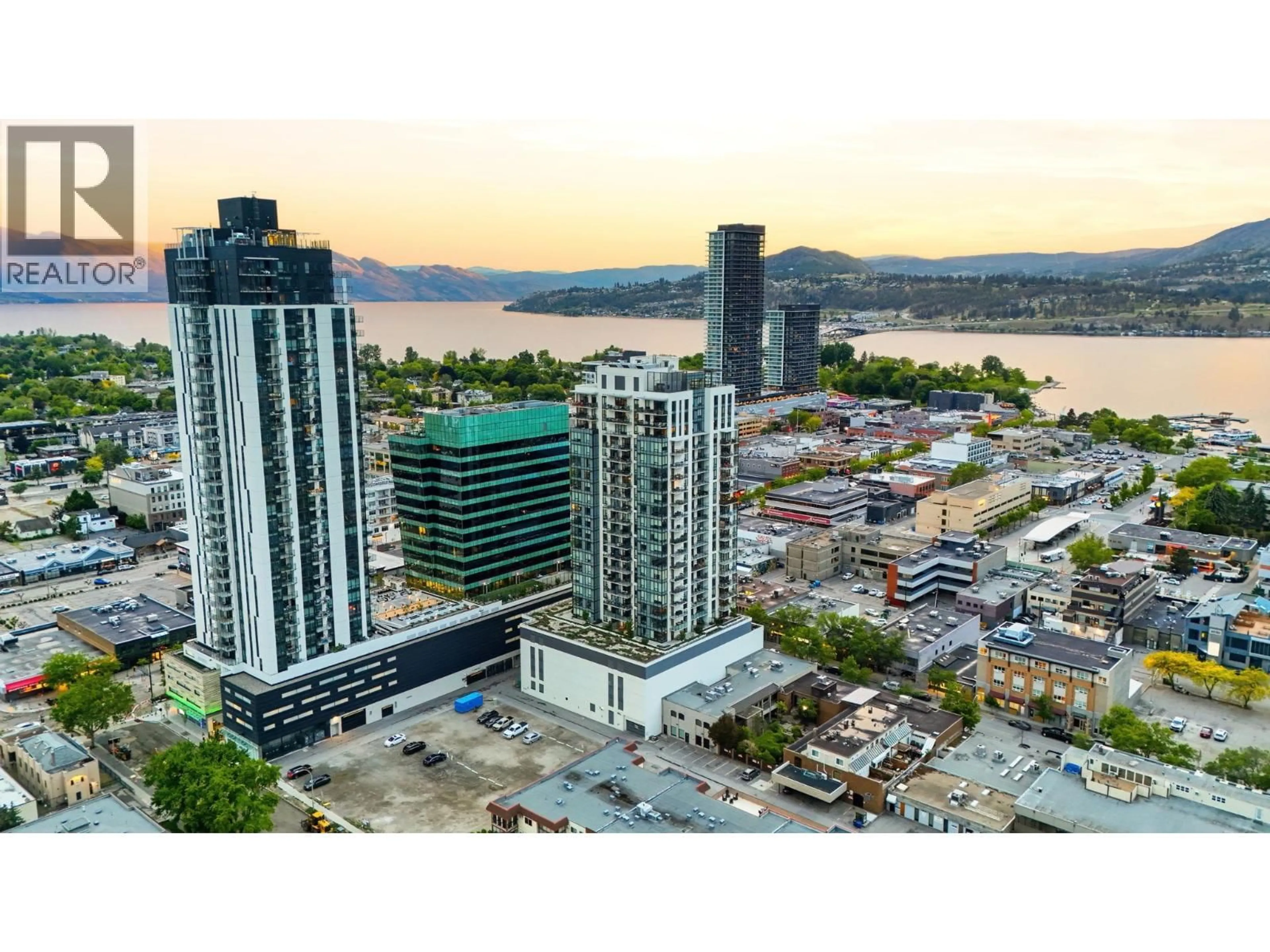 A pic from outside/outdoor area/front of a property/back of a property/a pic from drone, city buildings view from balcony for 1610 - 1471 ST PAUL STREET, Kelowna British Columbia V1Y2E4
