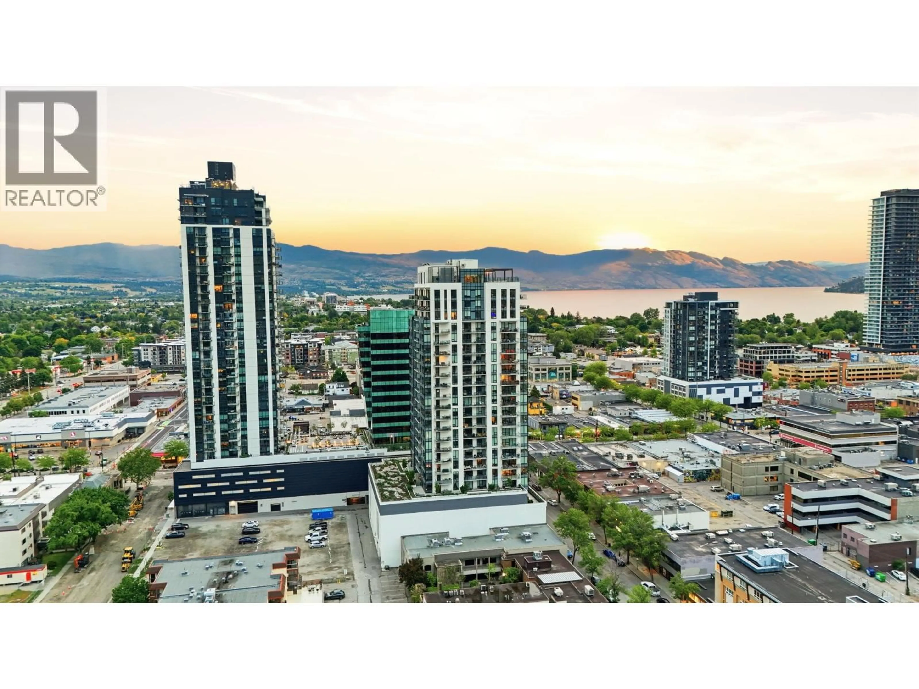 A pic from outside/outdoor area/front of a property/back of a property/a pic from drone, city buildings view from balcony for 1610 - 1471 ST PAUL STREET, Kelowna British Columbia V1Y2E4