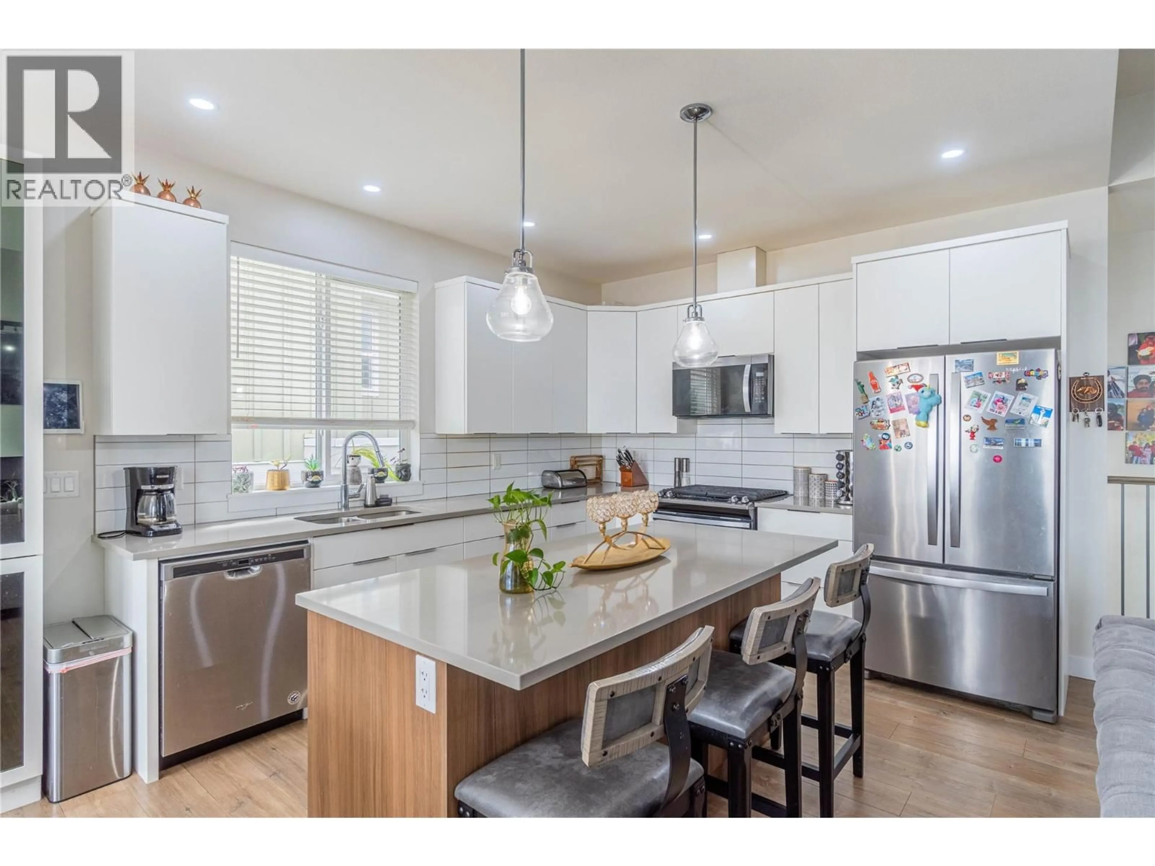 Open concept kitchen, unknown for 1896 QU'APPELLE BOULEVARD, Kamloops British Columbia V2E0C7