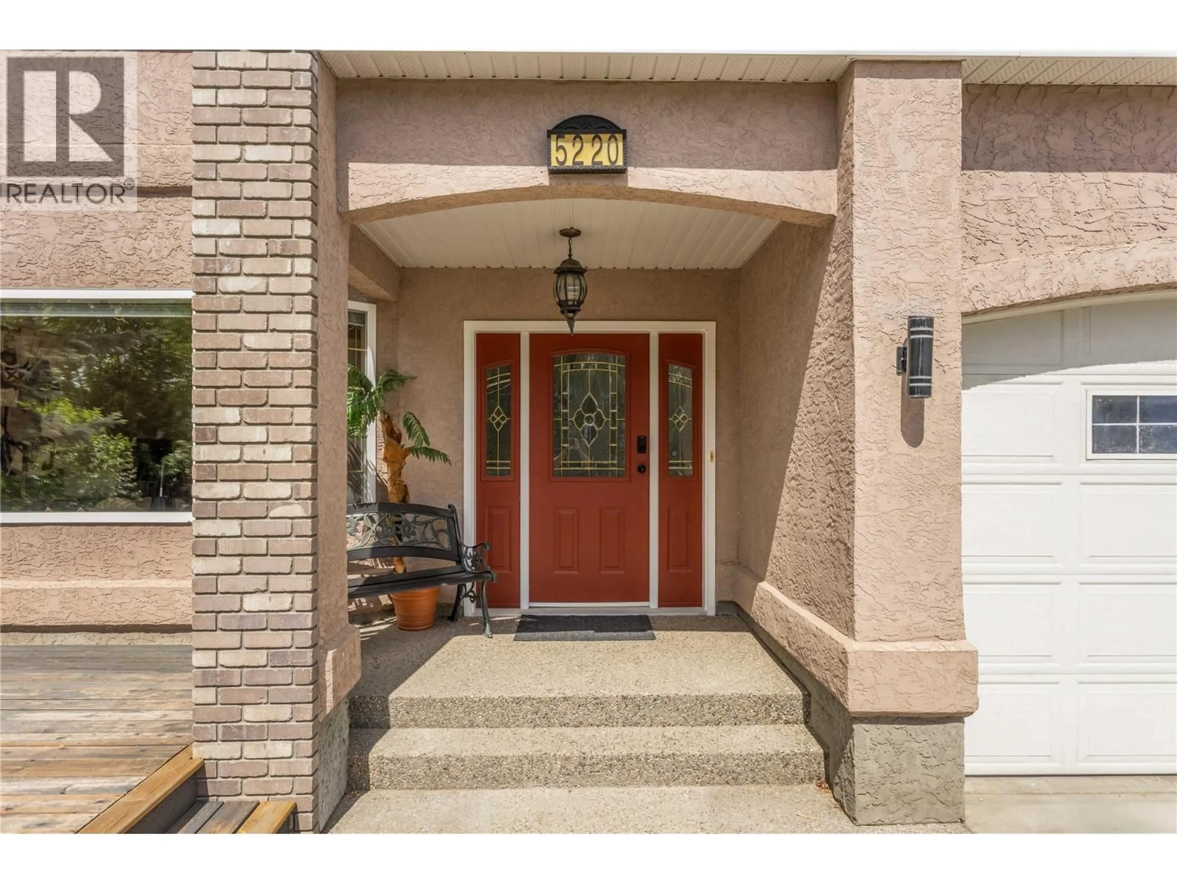 Indoor entryway for 5220 SUTHERLAND ROAD, Peachland British Columbia V0H1X2