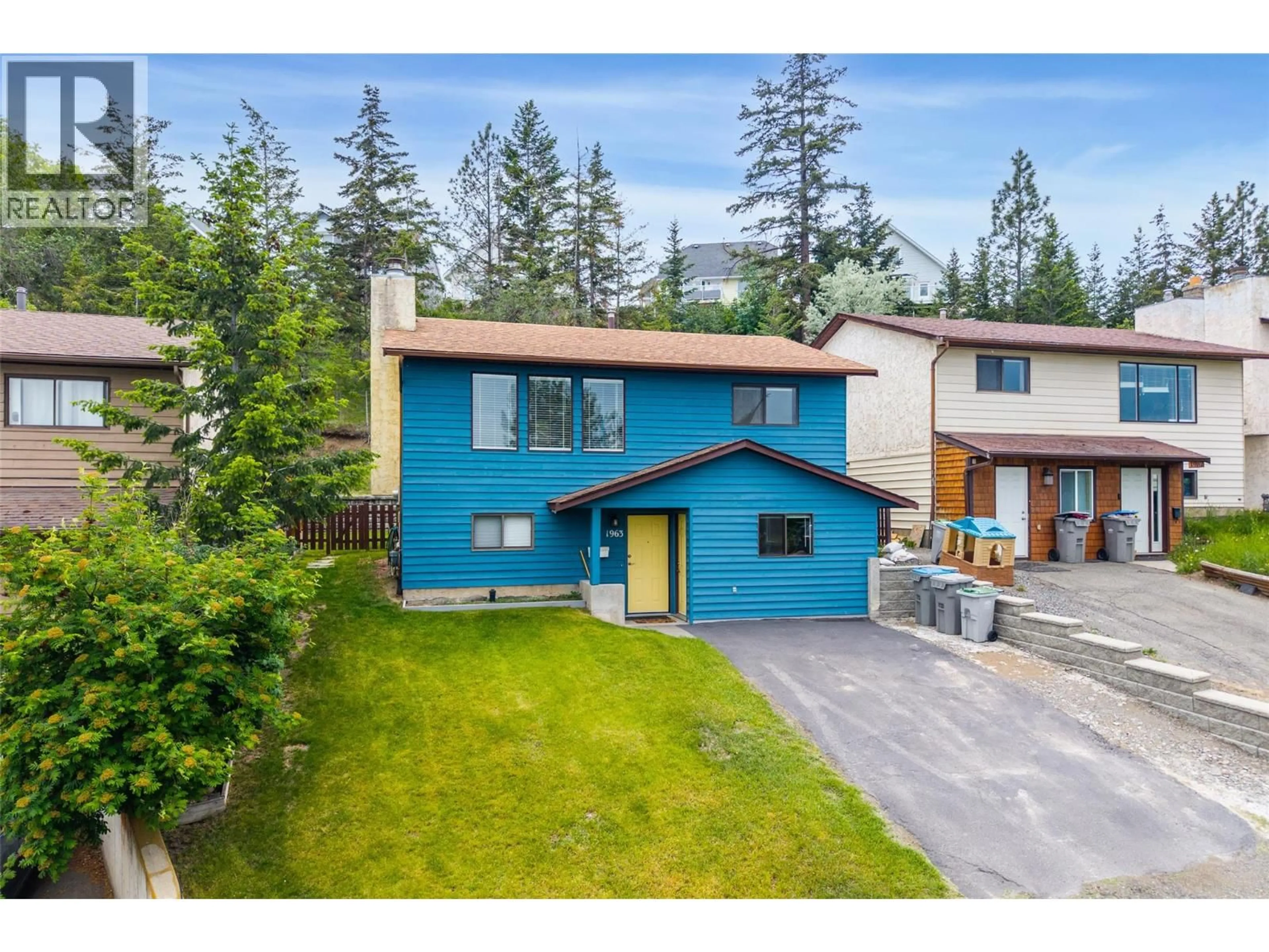 A pic from outside/outdoor area/front of a property/back of a property/a pic from drone, street for 1963 HARRISON WAY, Kamloops British Columbia V1S1M8