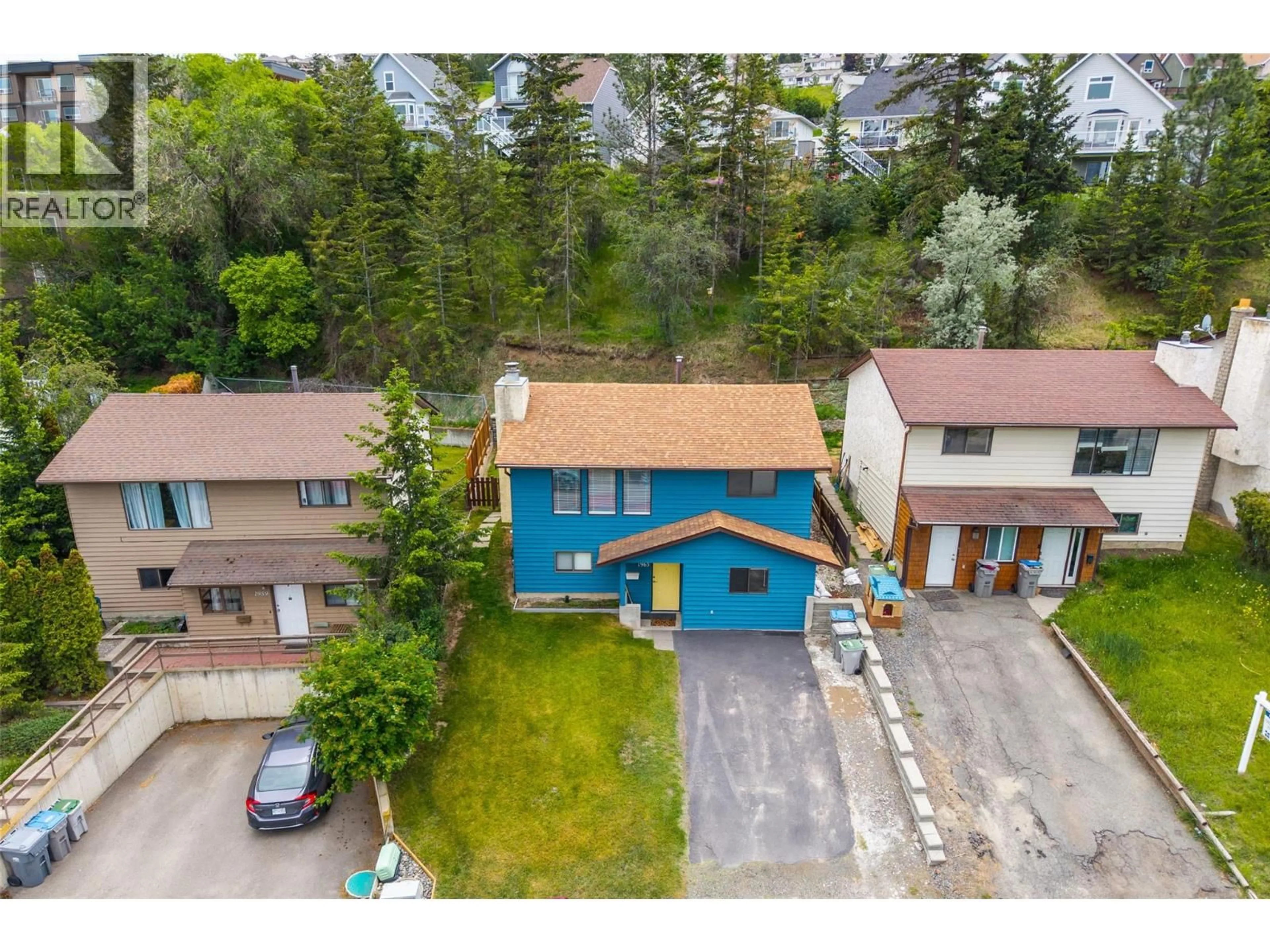 A pic from outside/outdoor area/front of a property/back of a property/a pic from drone, street for 1963 HARRISON WAY, Kamloops British Columbia V1S1M8