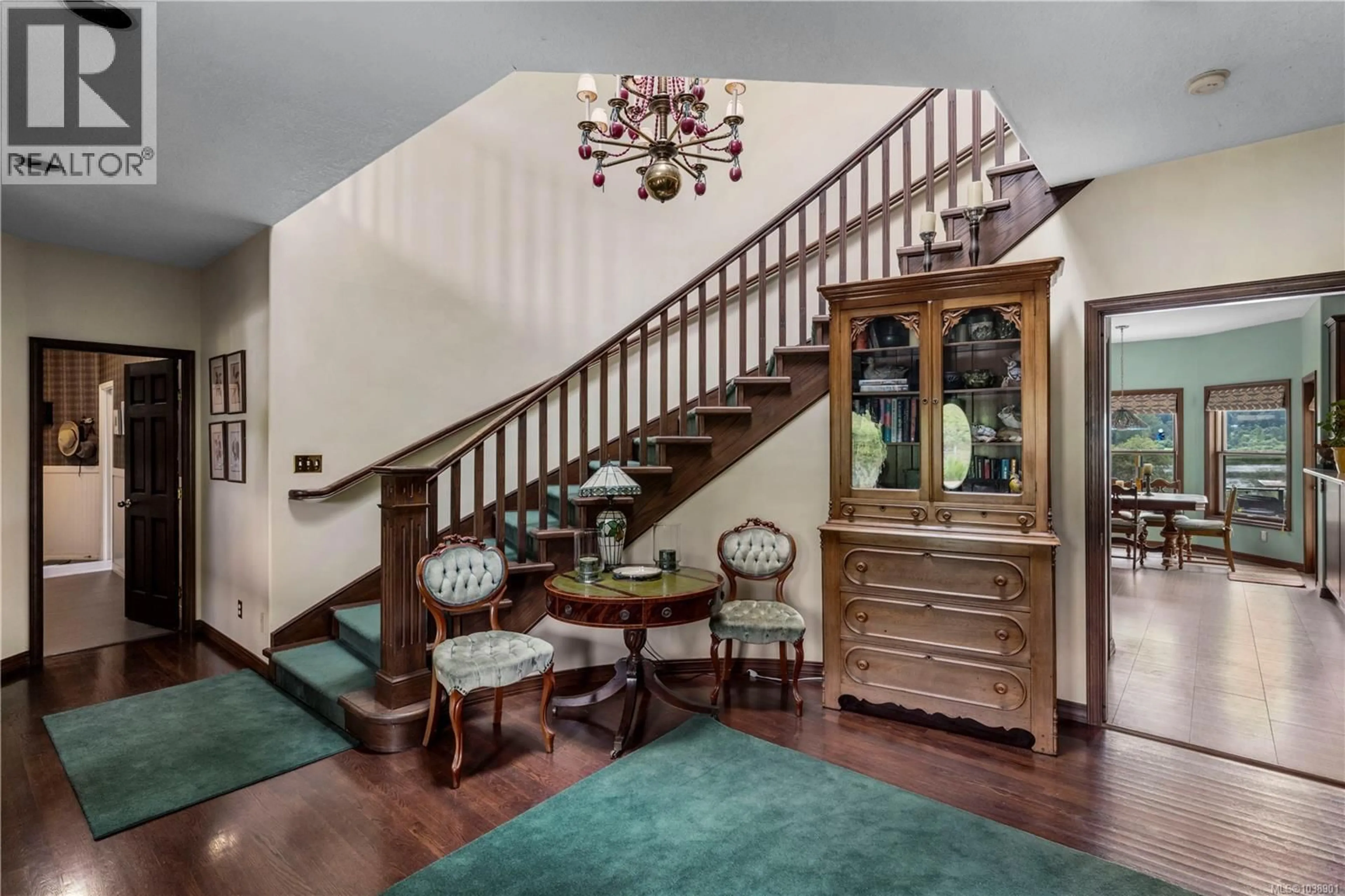 Indoor foyer for 1662 STAMPS ROAD, Duncan British Columbia V9L5W2