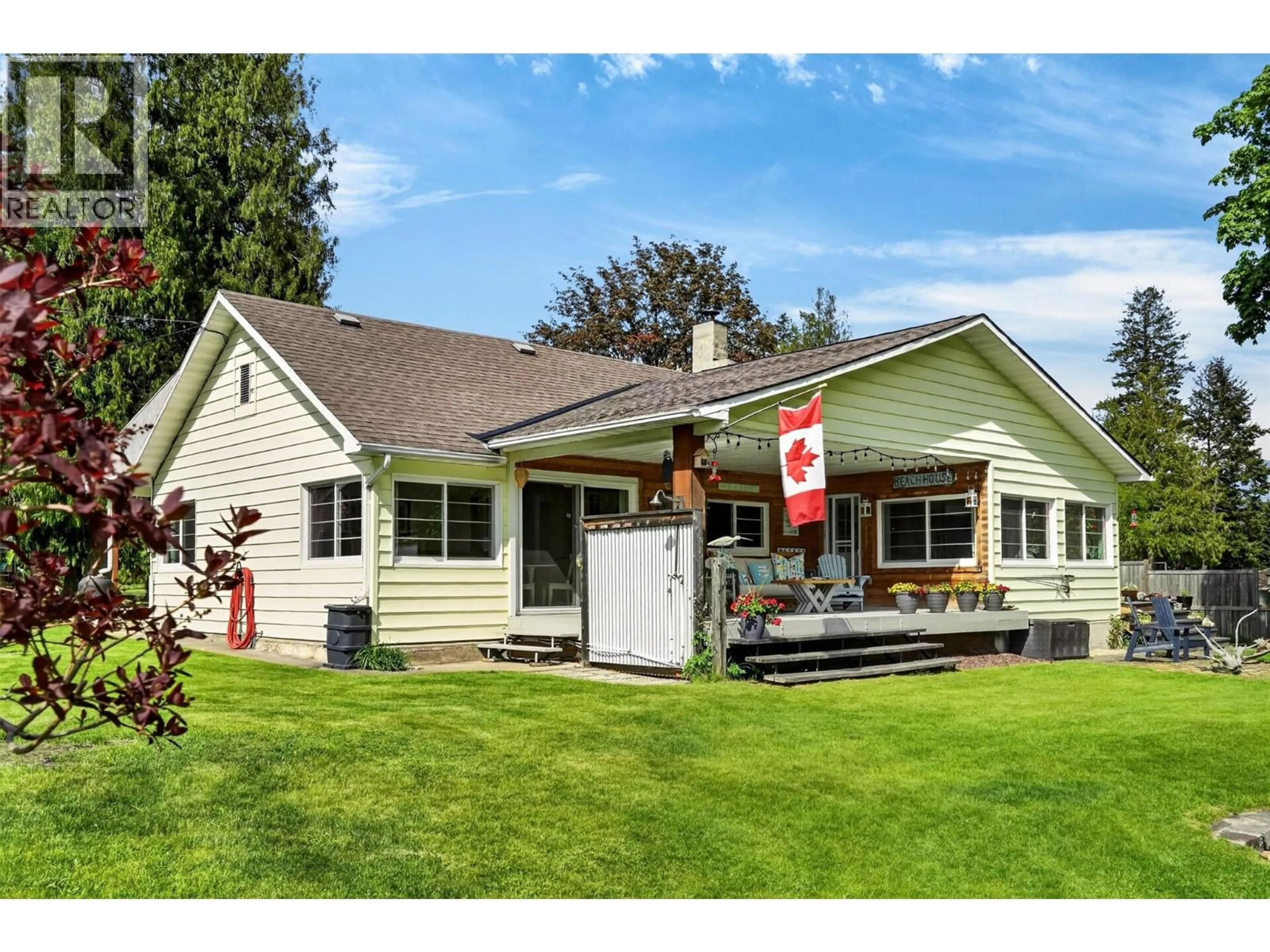 Home with vinyl exterior material, unknown for BUSK ROAD, Balfour British Columbia V0G1C0