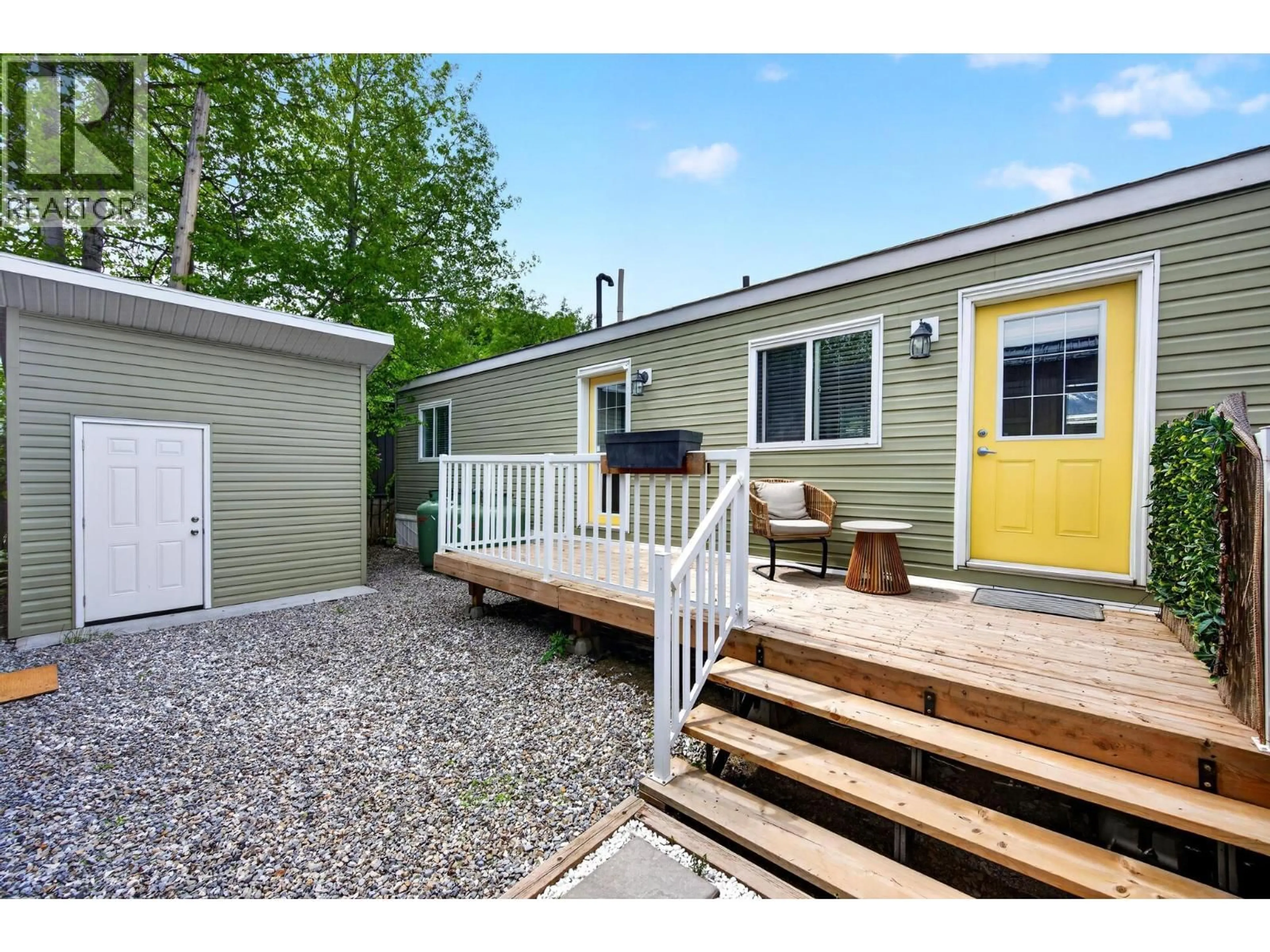 Home with vinyl exterior material, street for 17 - 1409 11TH AVENUE NORTH, Golden British Columbia V0A1H2