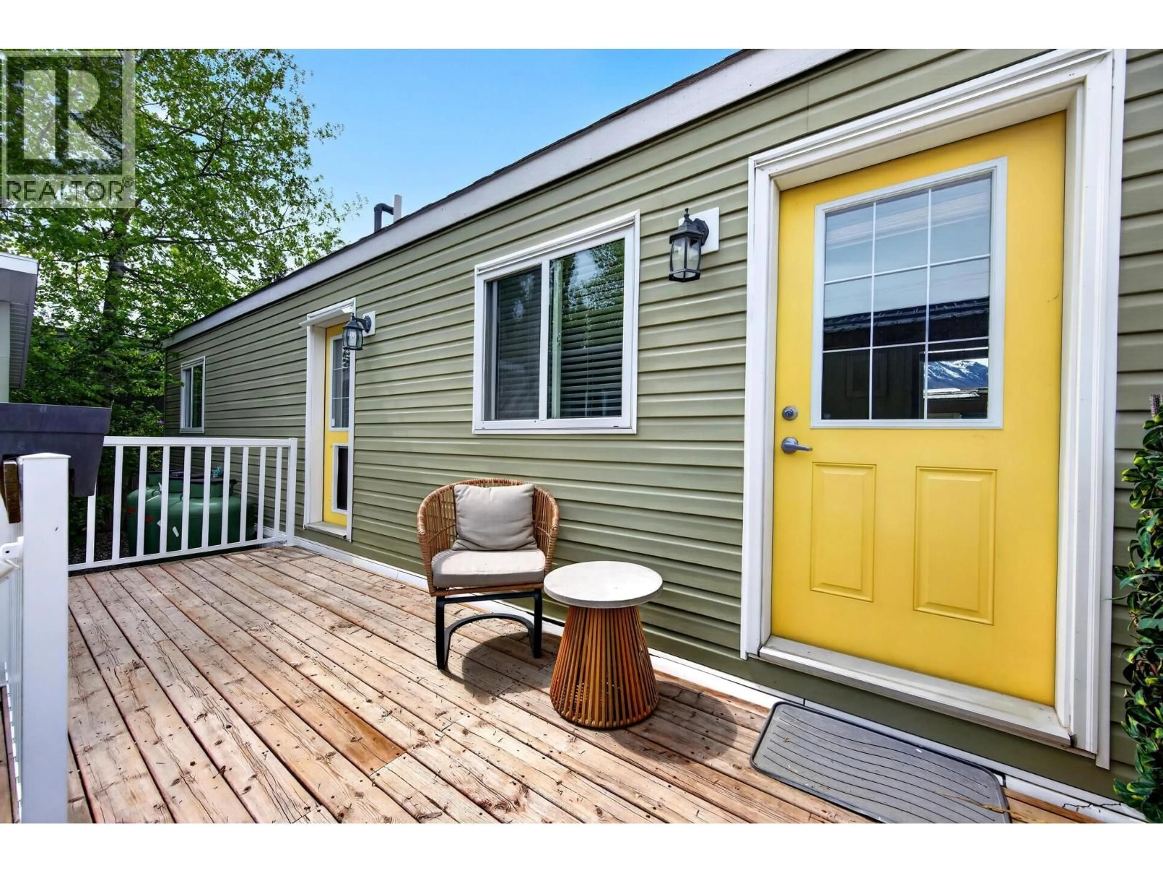 Home with vinyl exterior material, street for 17 - 1409 11TH AVENUE NORTH, Golden British Columbia V0A1H2