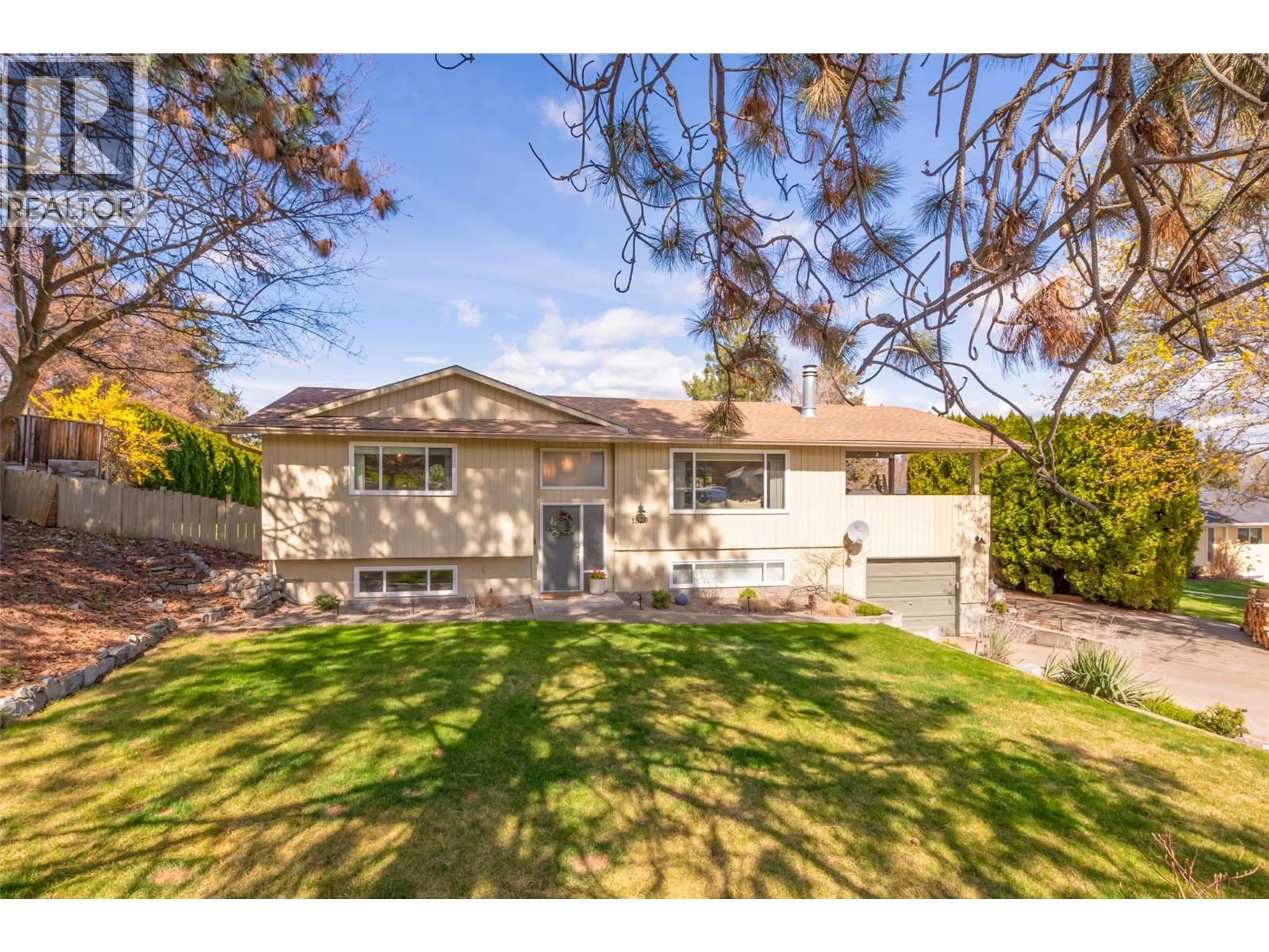 Unknown for 1520 OAKRIDGE ROAD, Kelowna British Columbia V1W3A9