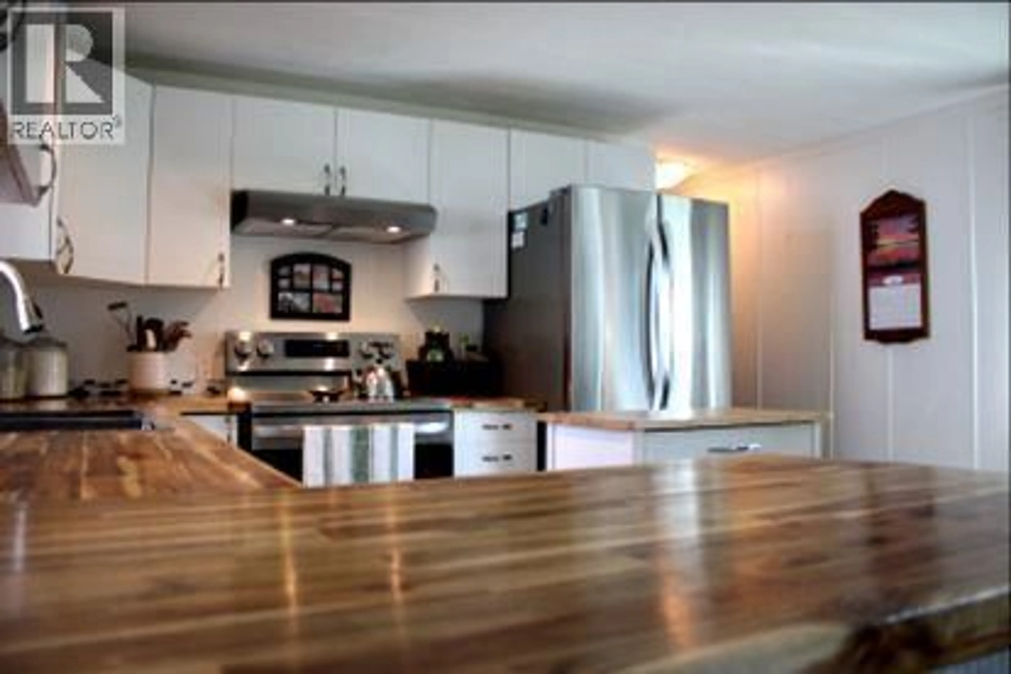 Open concept kitchen, wood/laminate floor for 3350 10 AVENUE NORTHEAST, Salmon Arm British Columbia V1E1J6