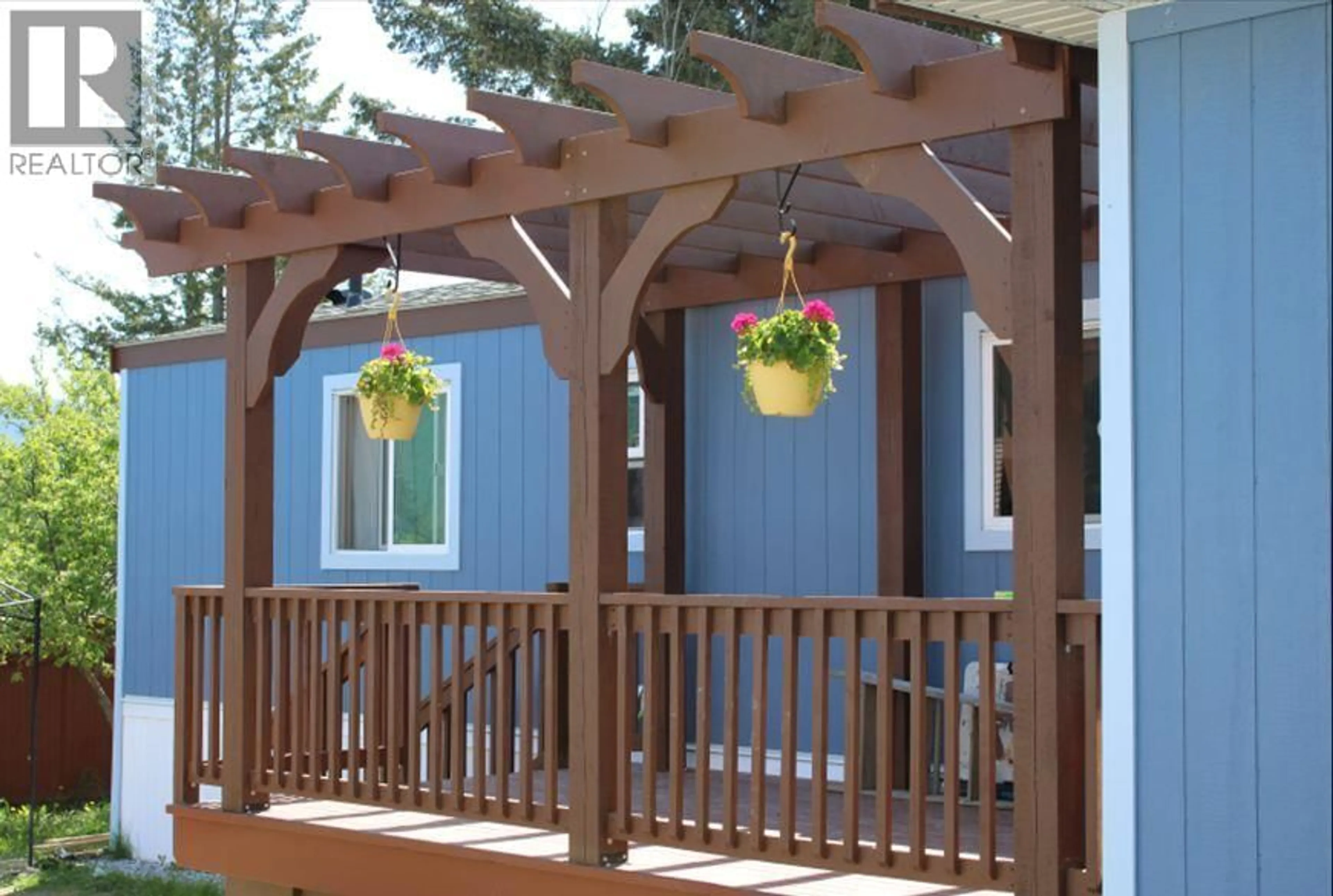Patio, unknown for 3350 10 AVENUE NORTHEAST, Salmon Arm British Columbia V1E1J6
