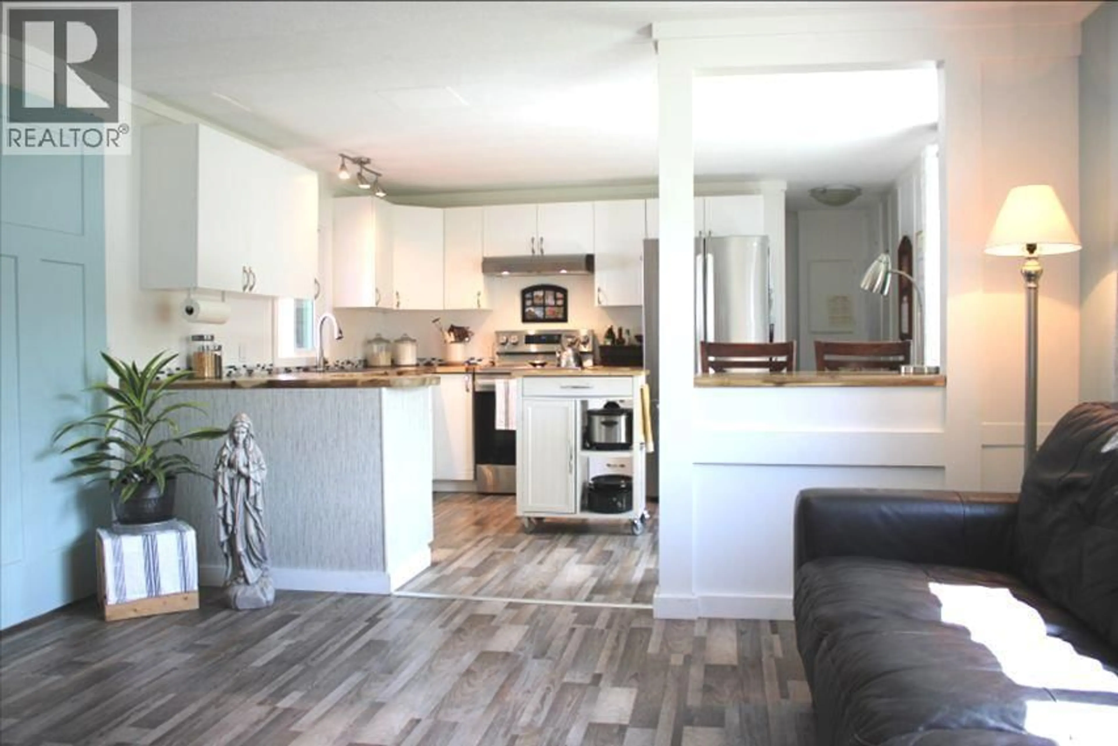 Open concept kitchen, wood/laminate floor for 3350 10 AVENUE NORTHEAST, Salmon Arm British Columbia V1E1J6