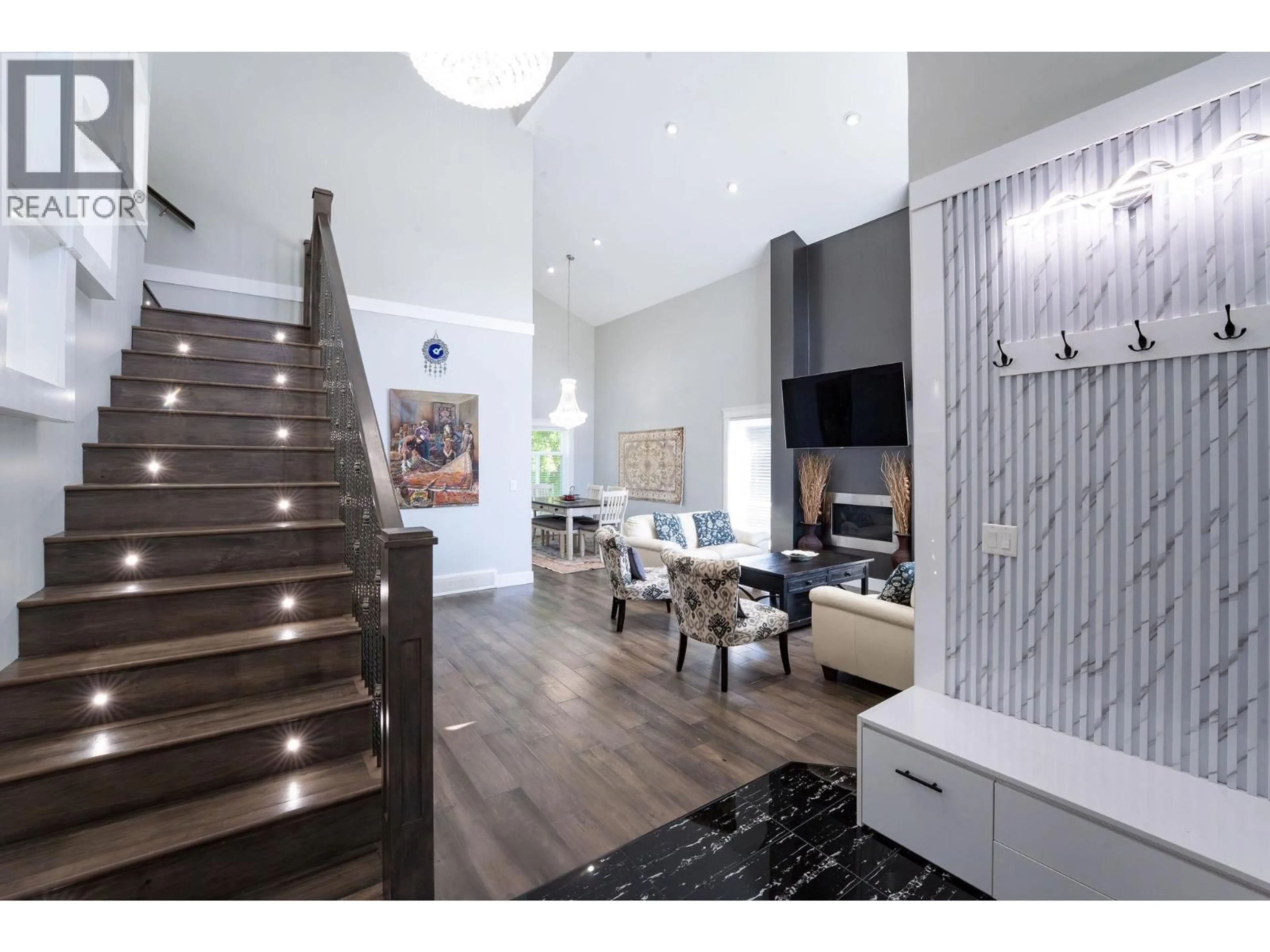 Indoor entryway for 1941 POPLAR LANE, Revelstoke British Columbia V0E2S3